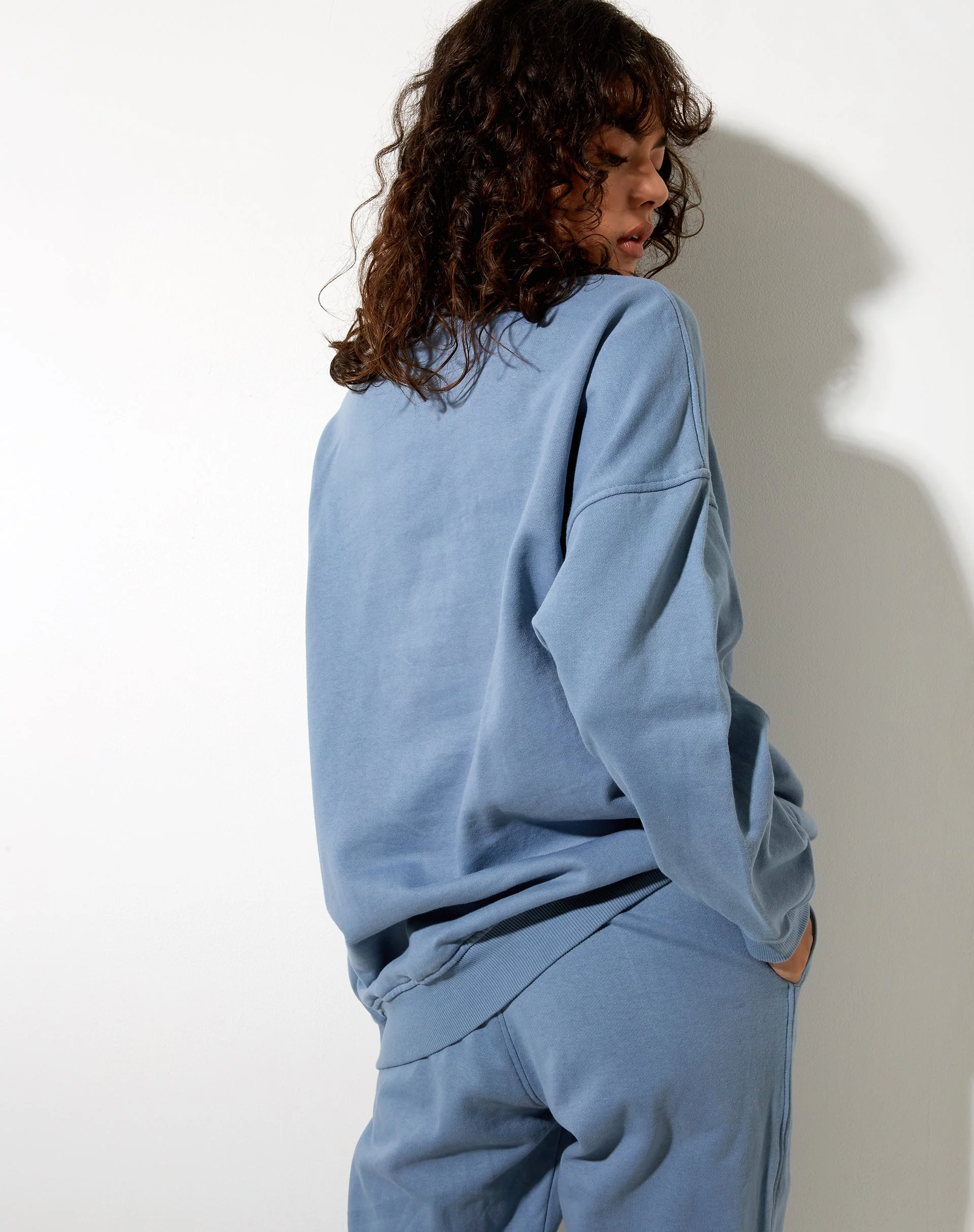 Glo Sweatshirt in Powder Blue Erinnerungen Stickerei - Image 4
