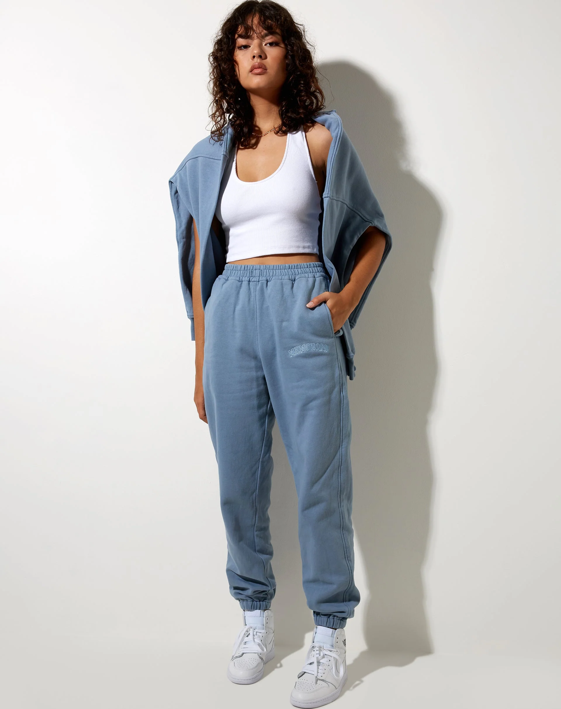 Glo Sweatshirt in Powder Blue Erinnerungen Stickerei - Image 5