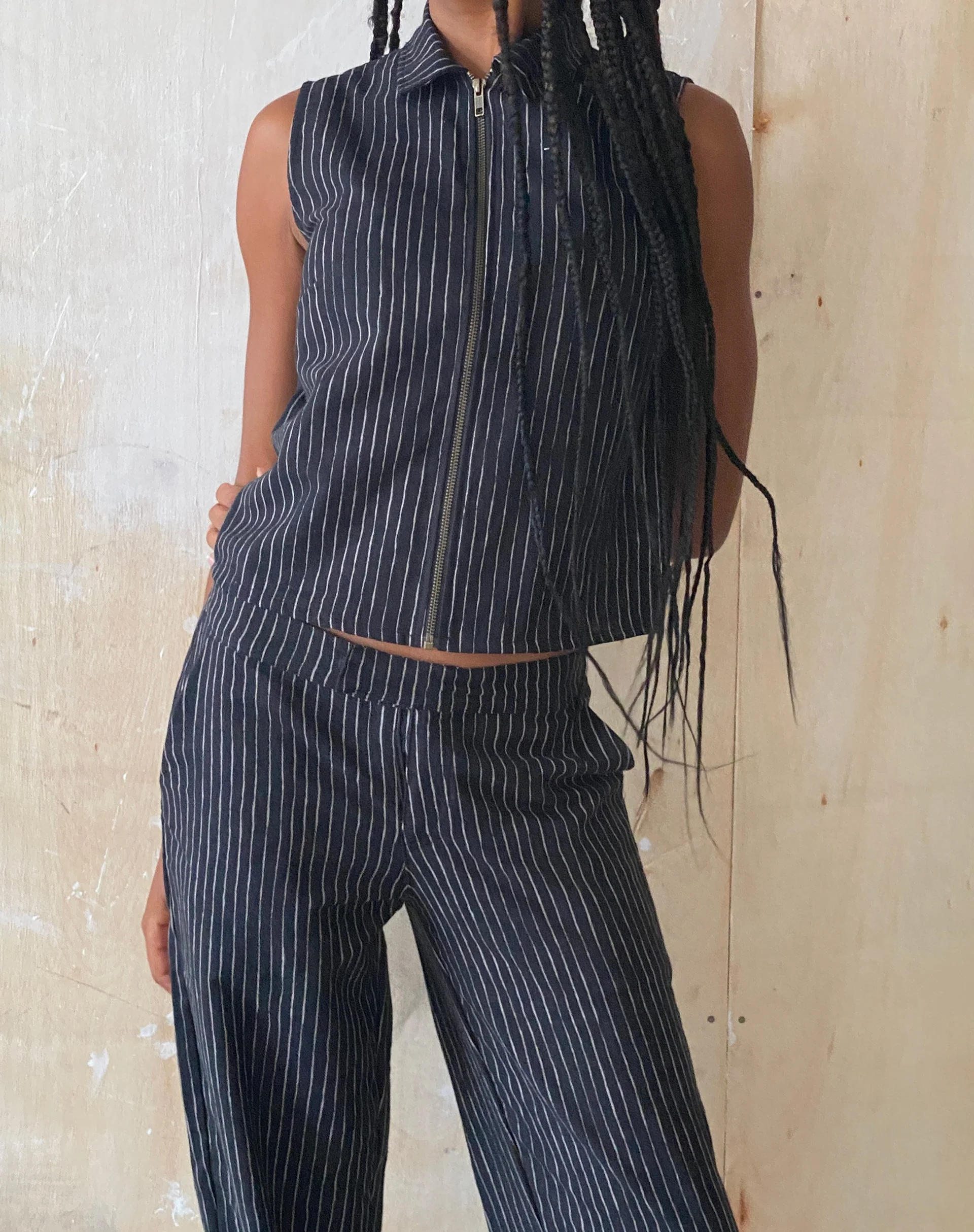 MOTEL X JACQUIE Graba Straight Leg Hose in Sketchy Stripe Schwarz - Image 4