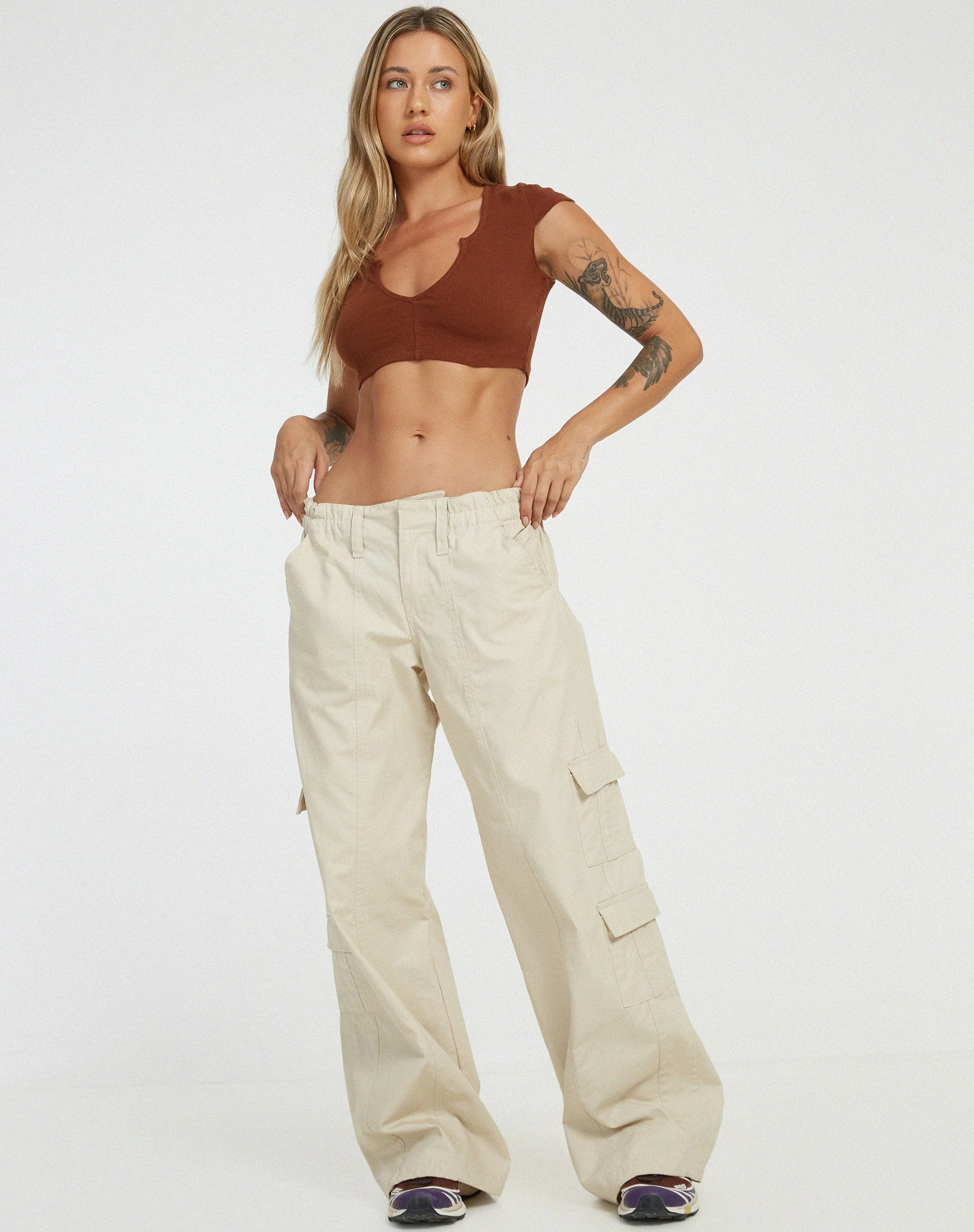 Guanna Crop Top in Dunkelbraun - Image 3