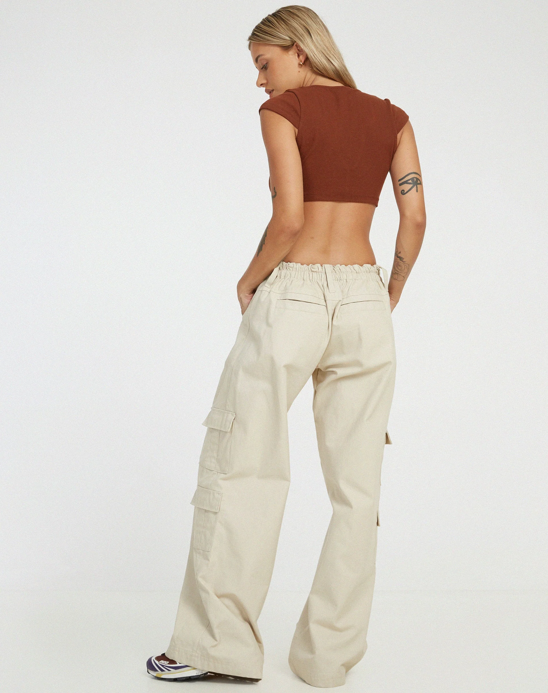 Guanna Crop Top in Dunkelbraun - Image 4