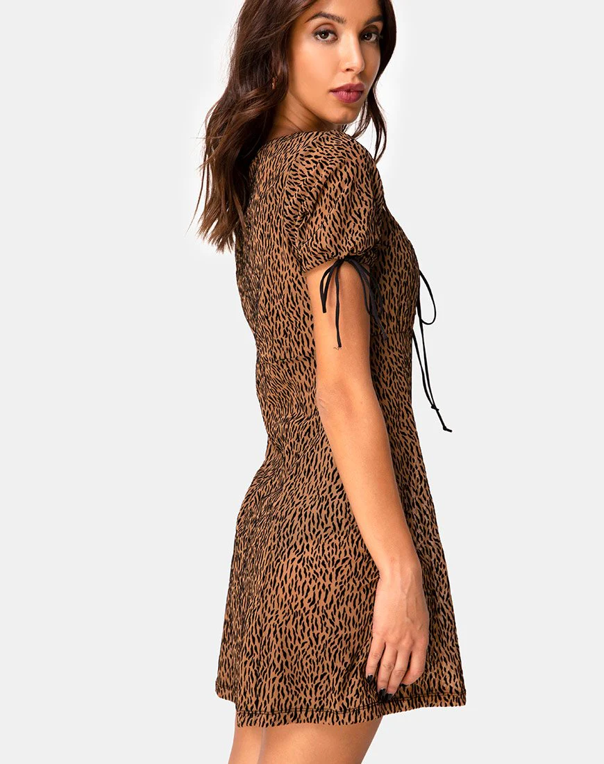 Guenette Kleid in Tierflock Tan Netz - Image 2