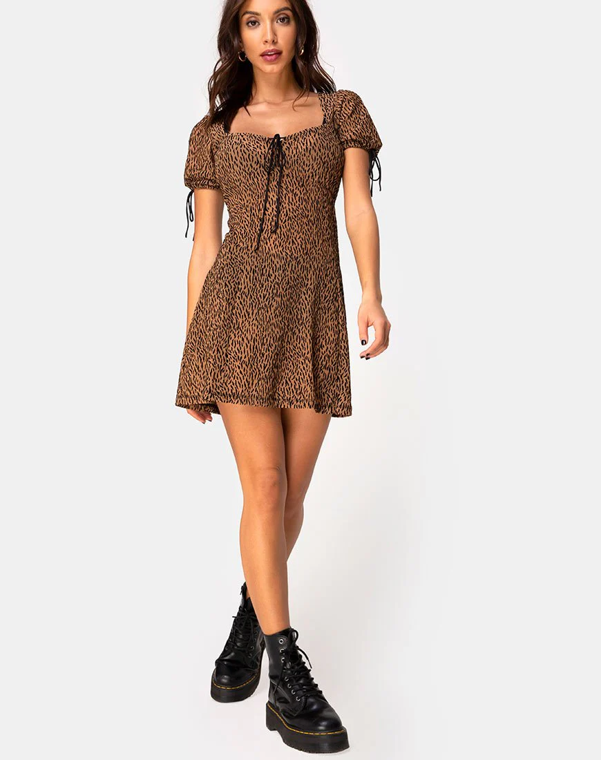 Guenette Kleid in Tierflock Tan Netz - Image 3