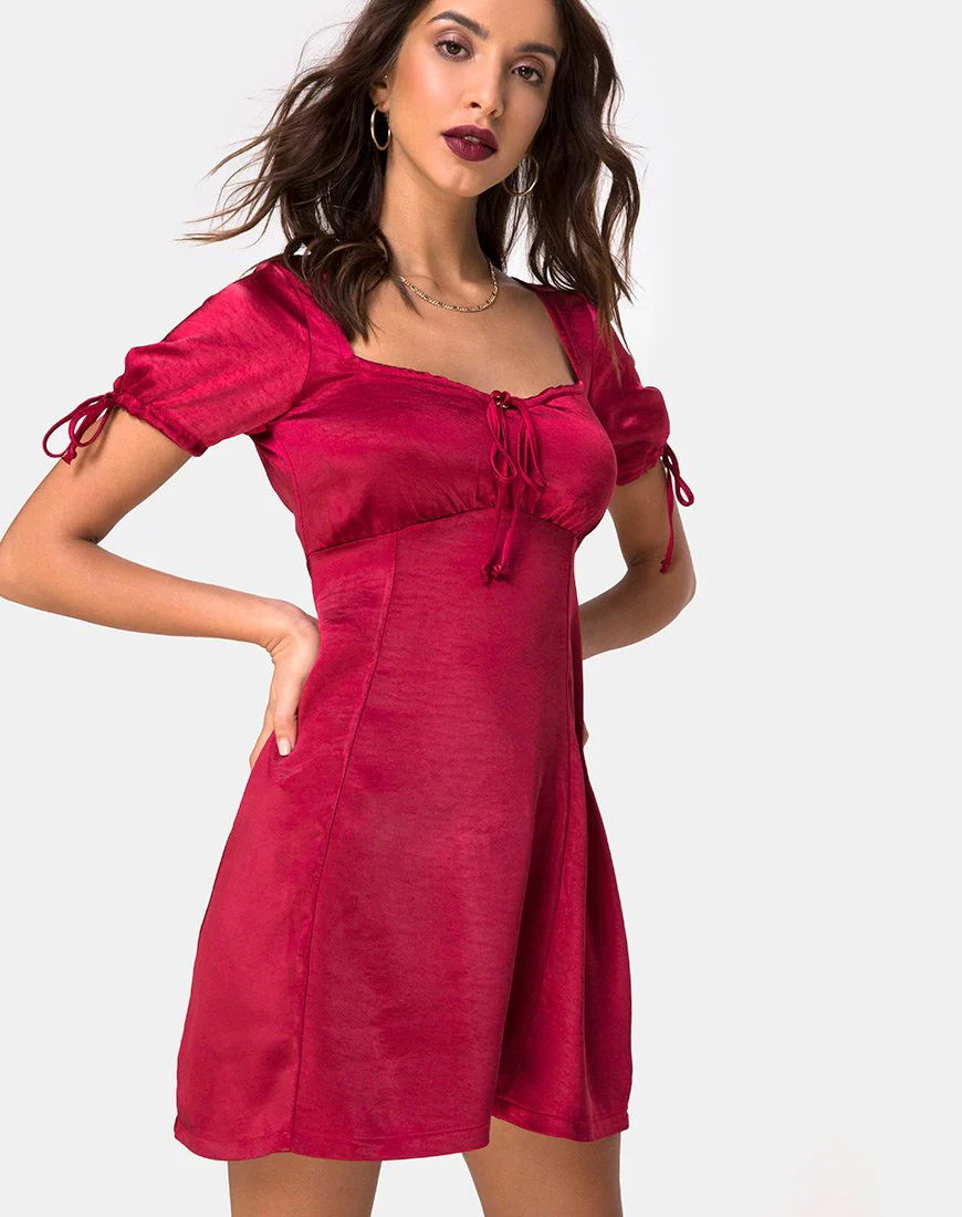 Guenette Kleid in Satin Kirsche