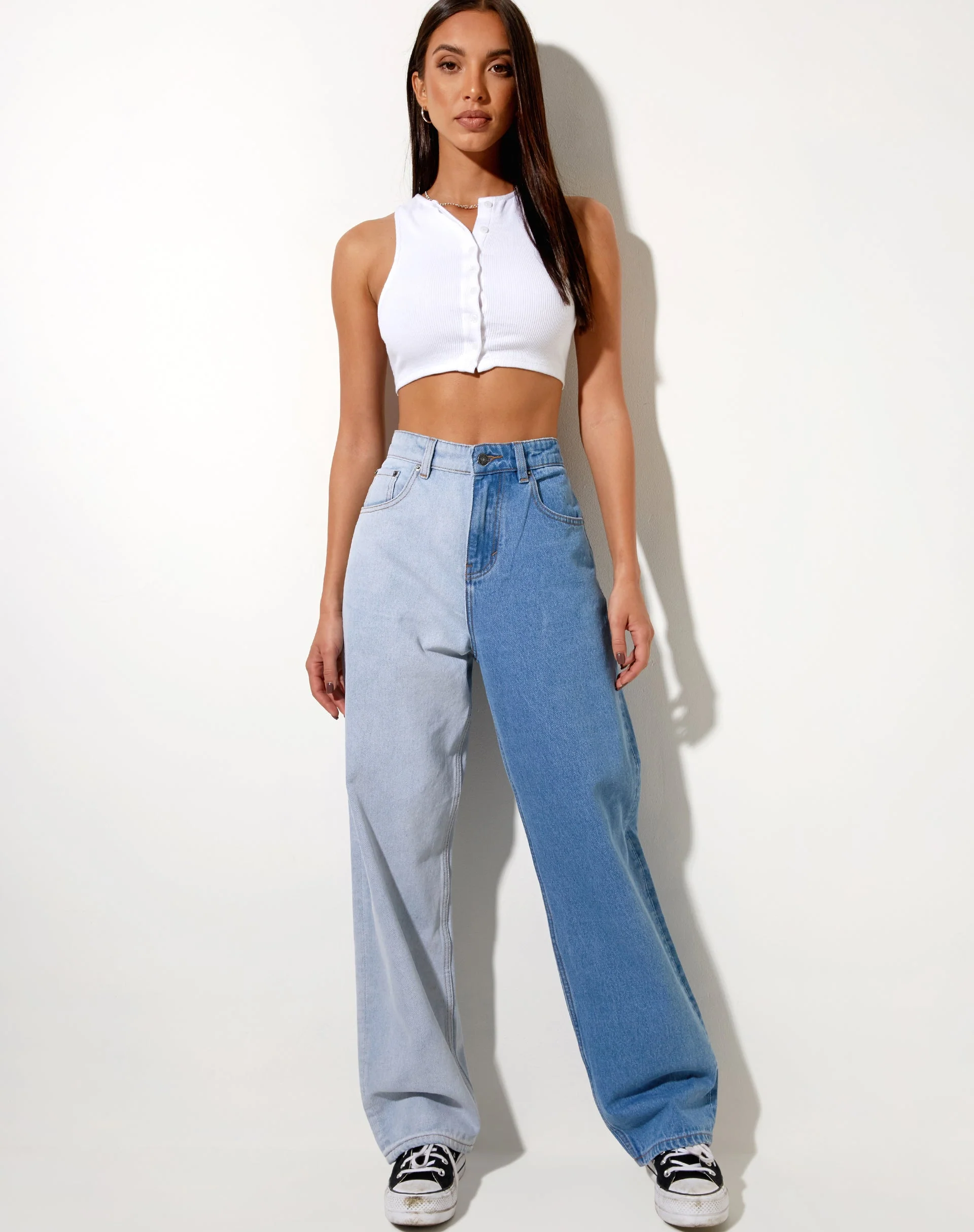Half and Half Parallel Jean in Light Wash und Bleach Denim - Image 3