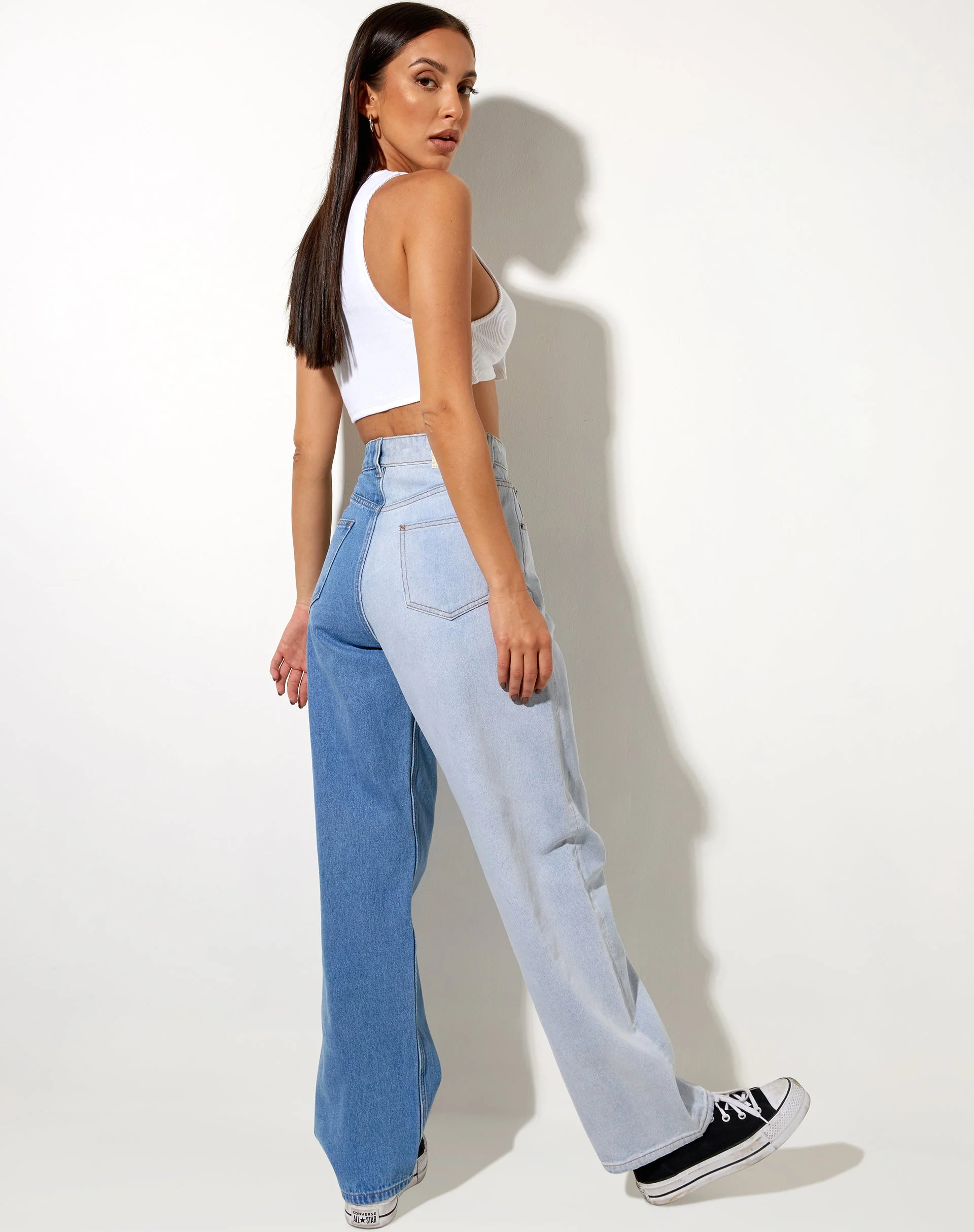 Half and Half Parallel Jean in Light Wash und Bleach Denim - Image 4