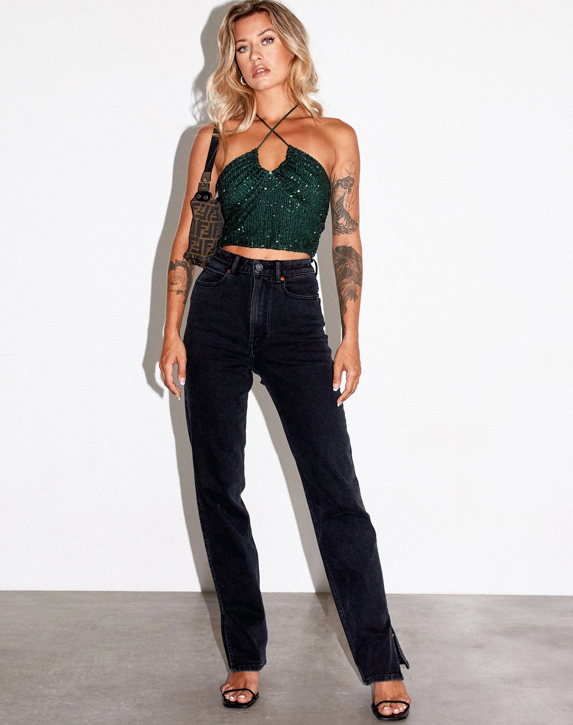 Haltri Crop Top in Drape Pailletten Waldgrün - Image 3