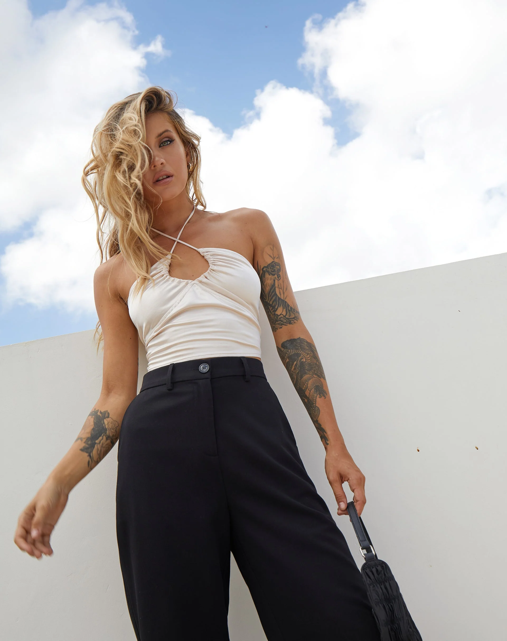 Haltri Crop Top in Satin Elfenbein - Image 3