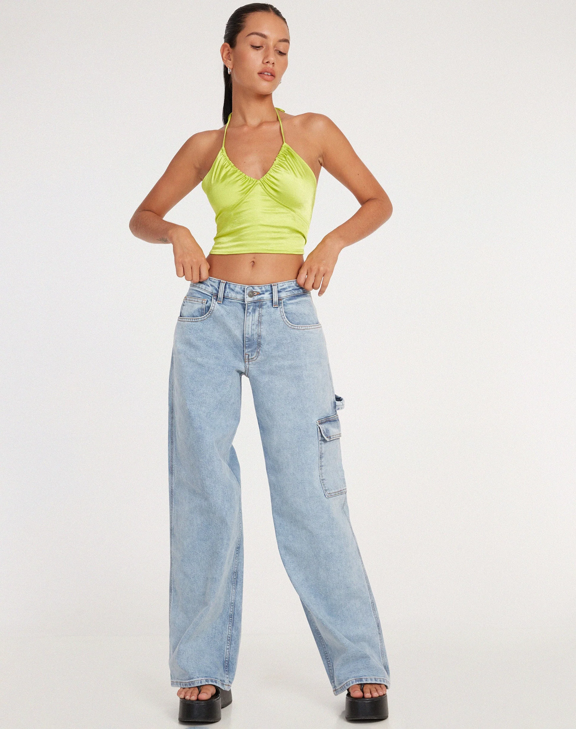 Haltri Crop Top in Satin lindgrün - Image 3