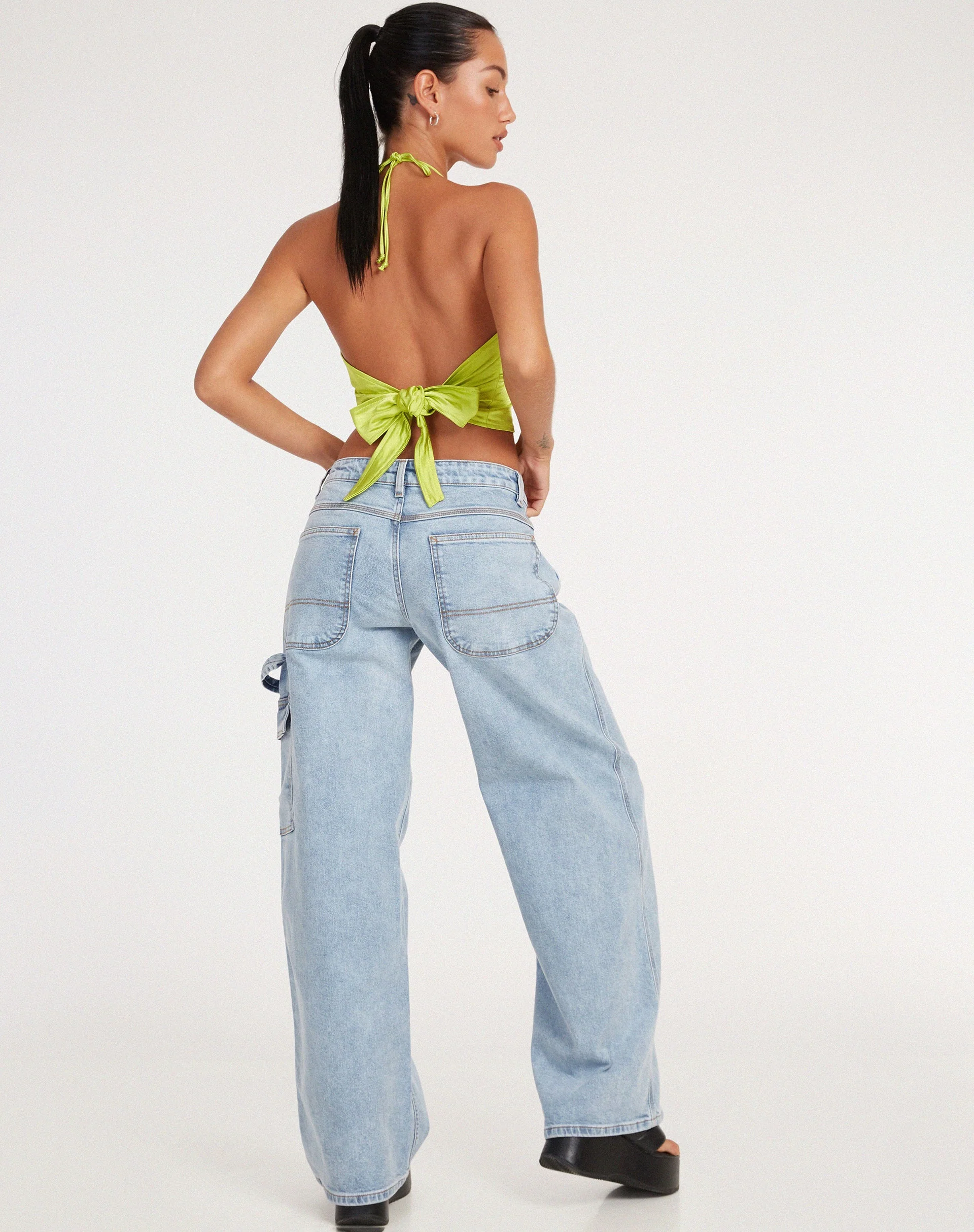 Haltri Crop Top in Satin lindgrün - Image 4