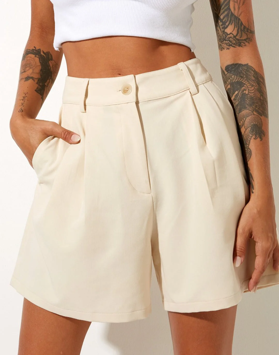 Hamo Tailored Shorts in Creme - Image 2