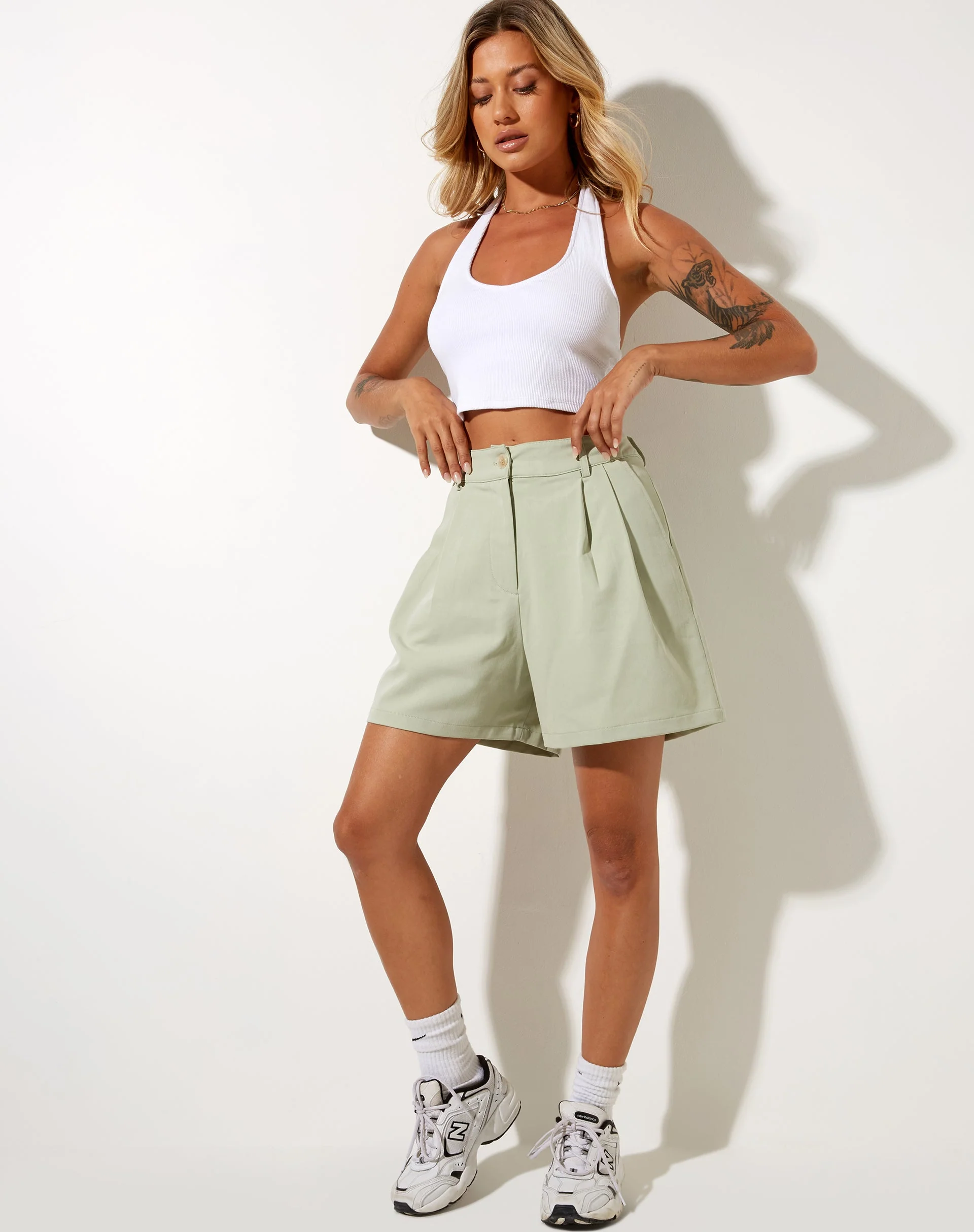 Hamo Tailored Shorts in Salbei - Image 3