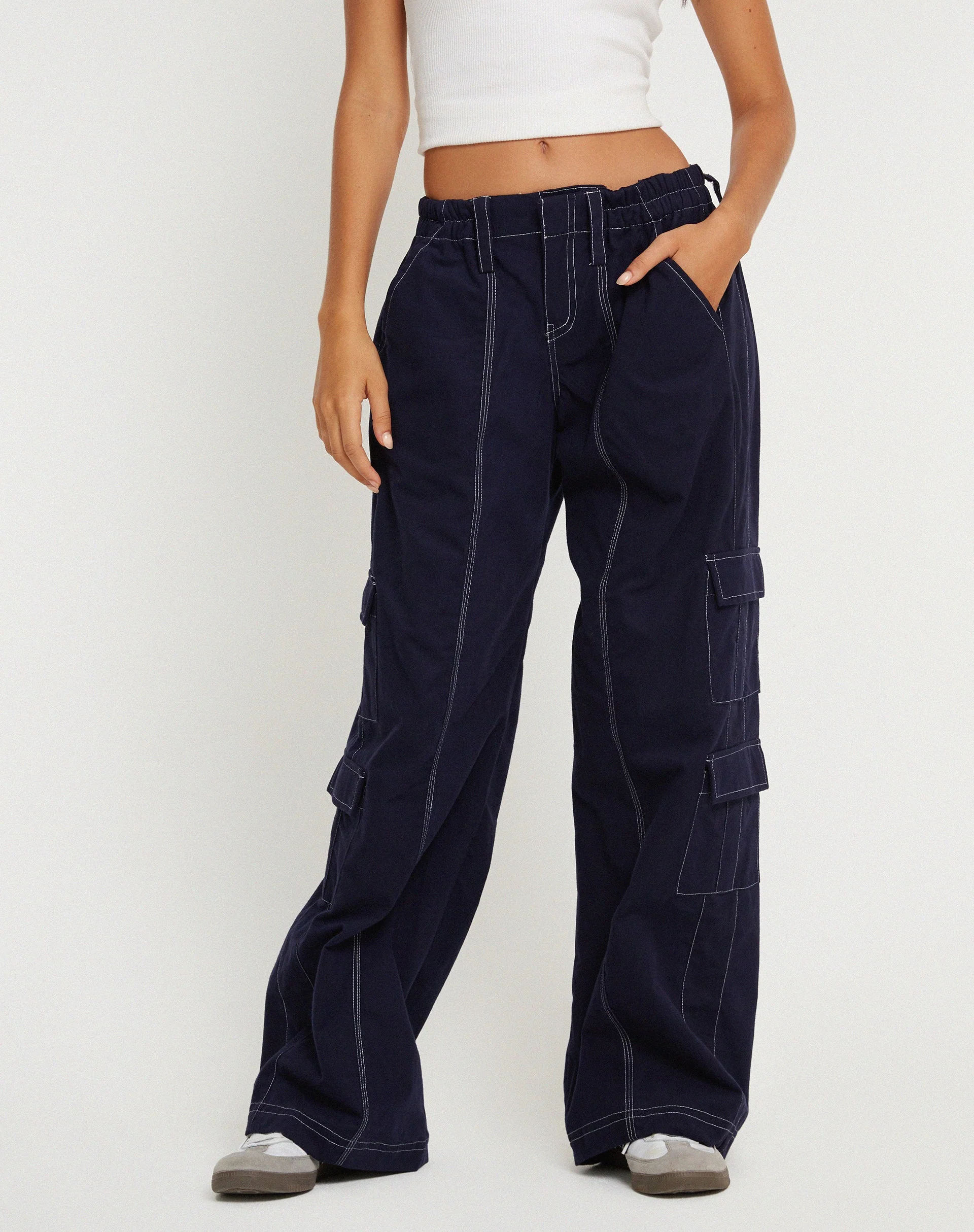 Hansa-Hose in Marineblau mit weißer Steppnaht - Image 4