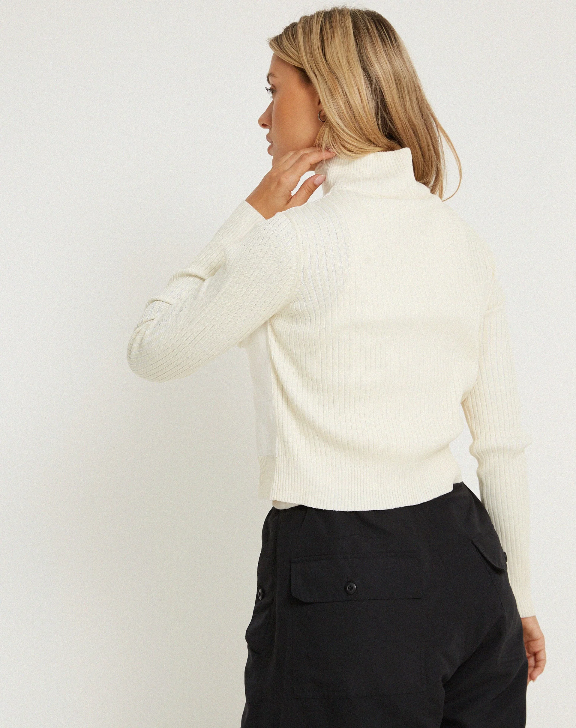 Hansol Zip Up Cardi in Elfenbein - Image 2