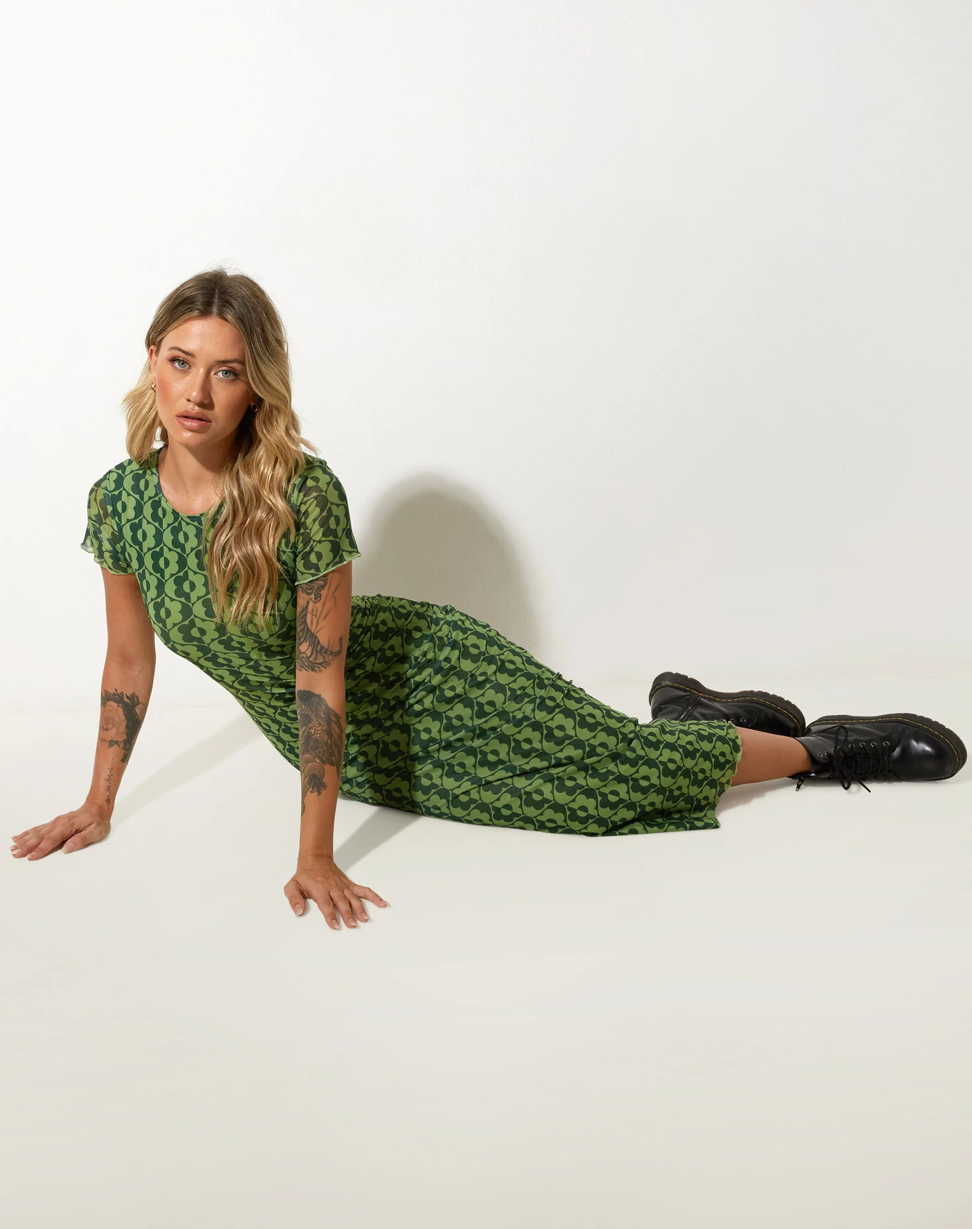Happyella Midikleid in Wavy Daisy Grün - Image 3