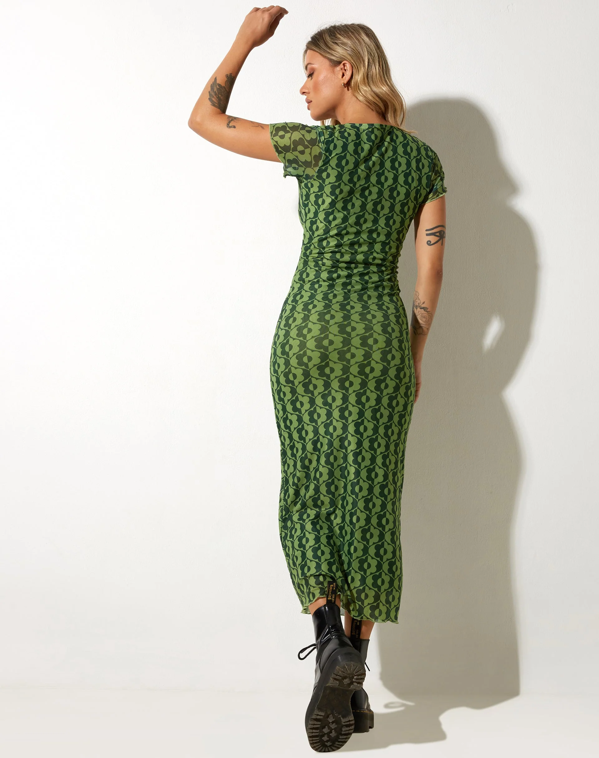 Happyella Midikleid in Wavy Daisy Grün - Image 5