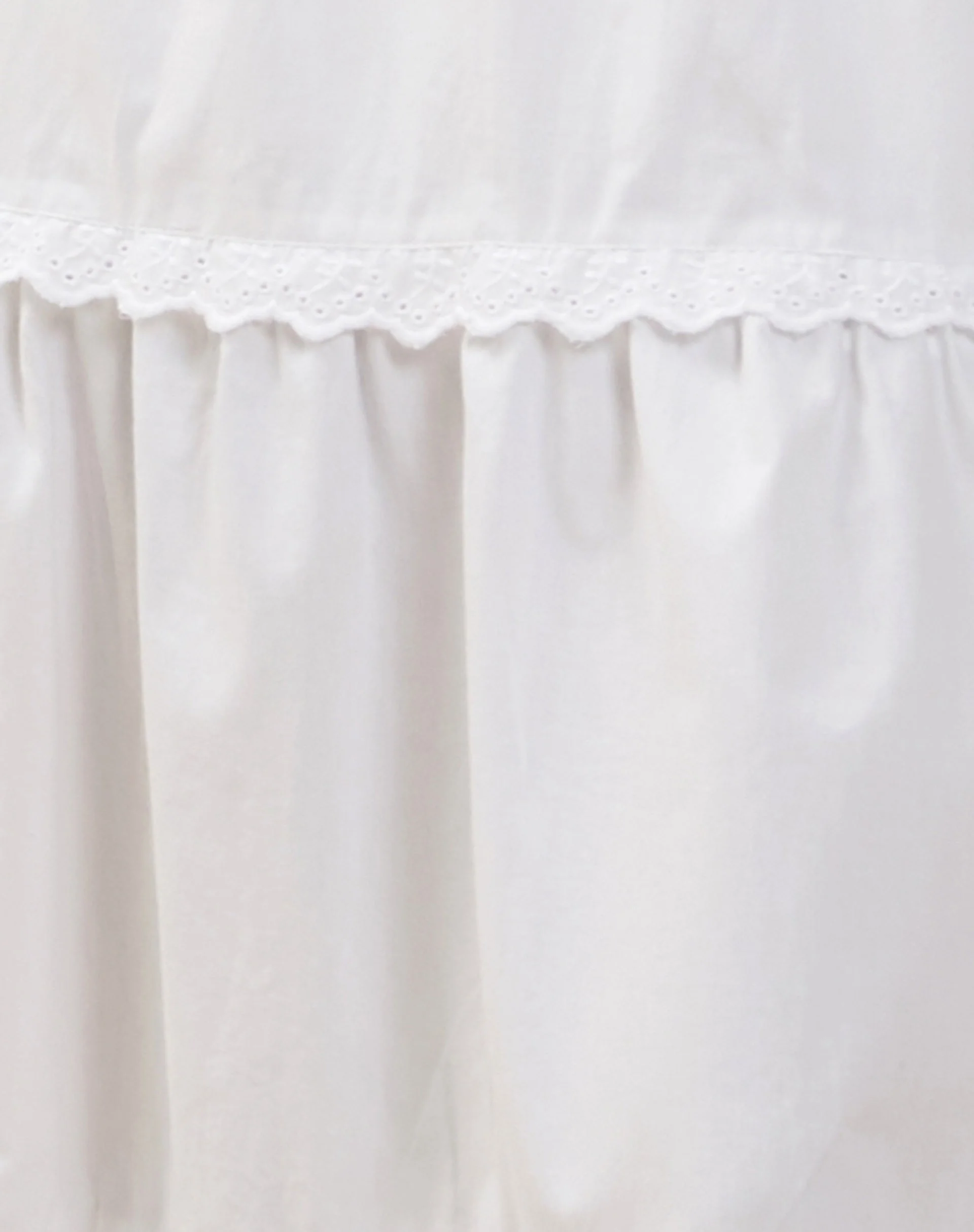 Helpa Gestuftes Bardot Maxikleid in Weiß - Image 8