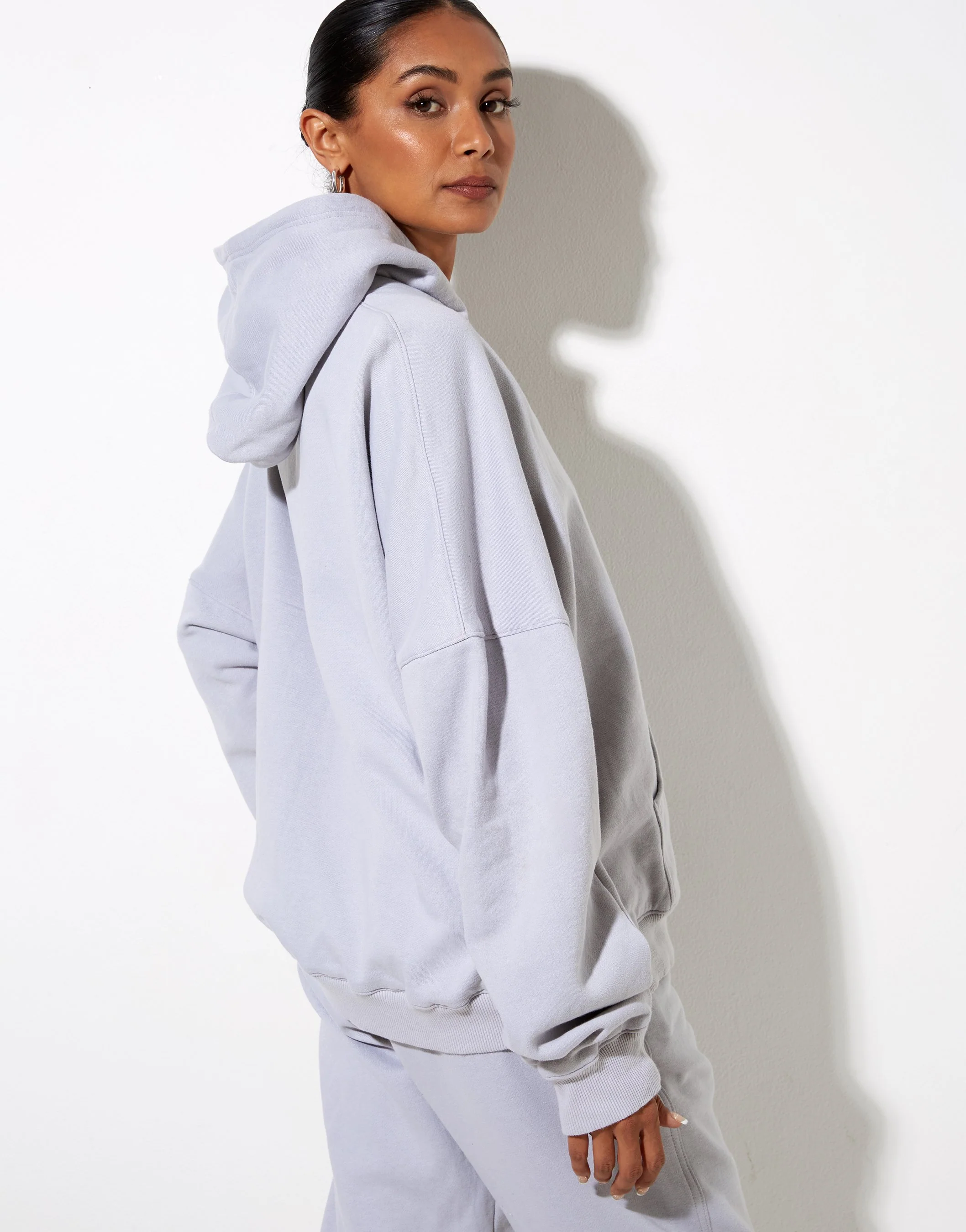 Hollack Hoodie in Lunar Rock mit Motel Work Clothing Label Stickerei - Image 2