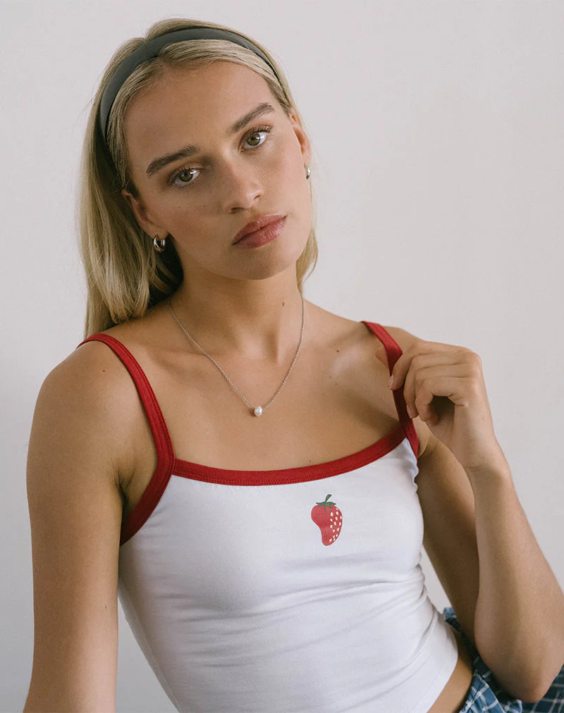 Icah Vest Top in Weiß mit roter Bindung und Erdbeere