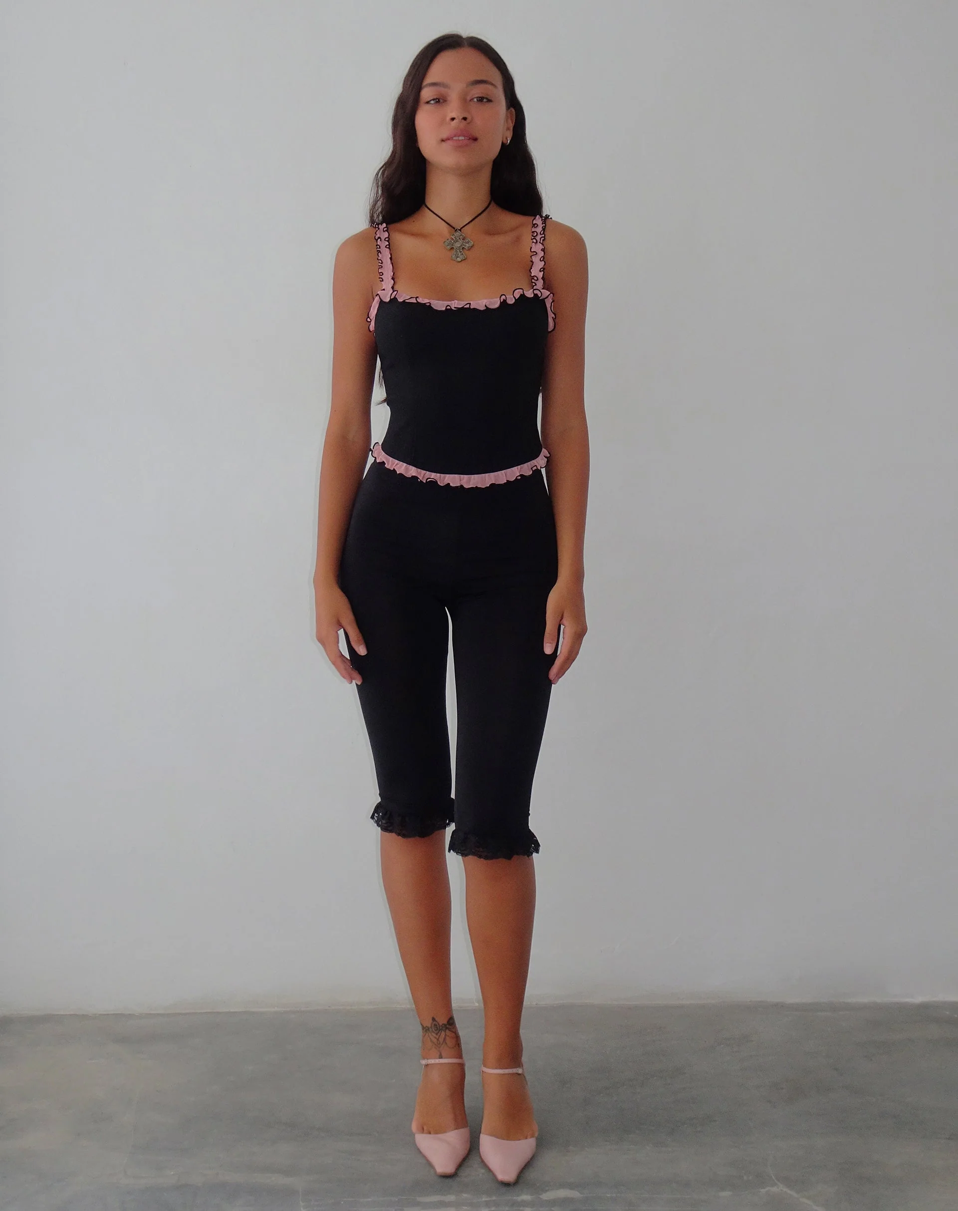 Idalia Korsett-Top in Schwarz mit rosa Maschenrüsche - Image 4