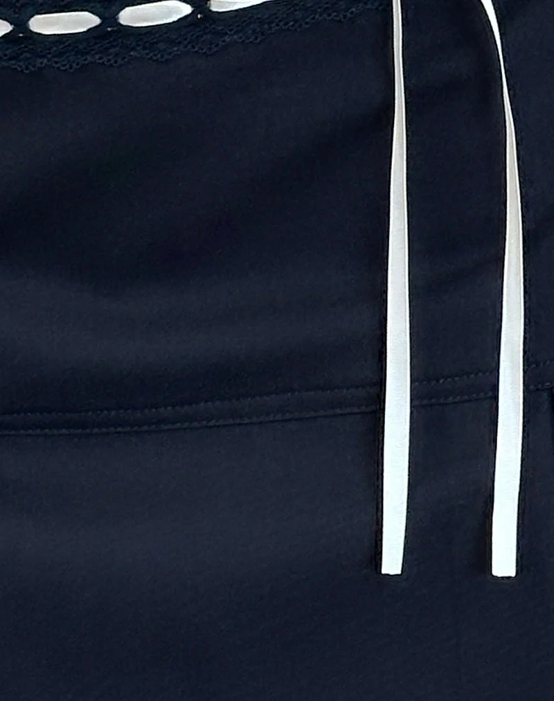 Idalis Skort in Marineblau mit weißer Bindung - Image 6
