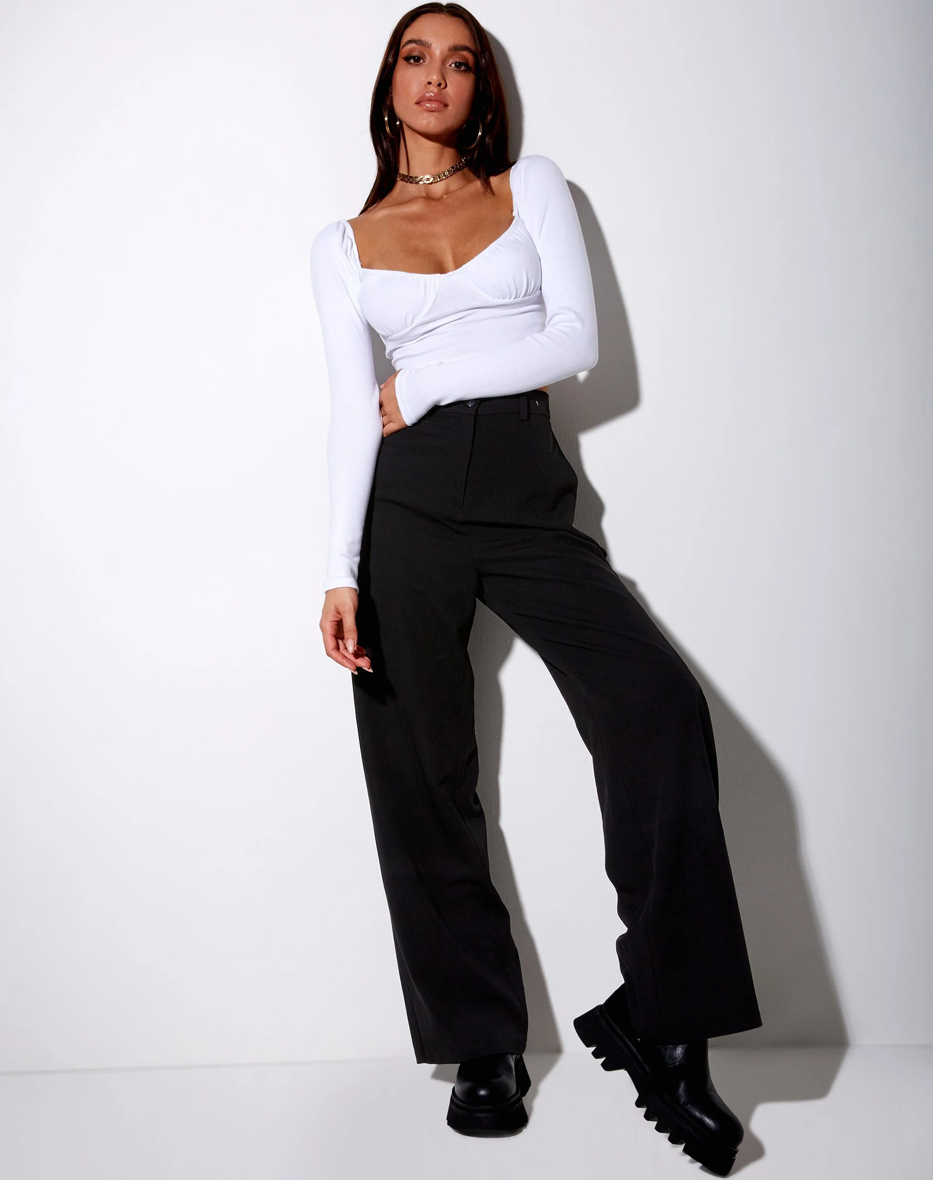 Inalo Crop Top in Rippe Weiß - Image 4