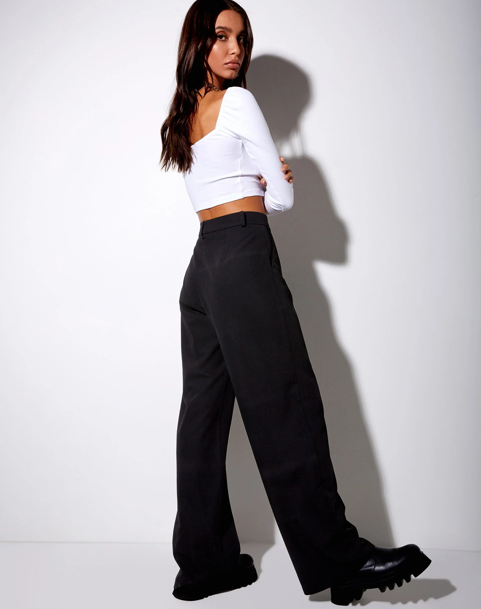 Inalo Crop Top in Rippe Weiß - Image 5