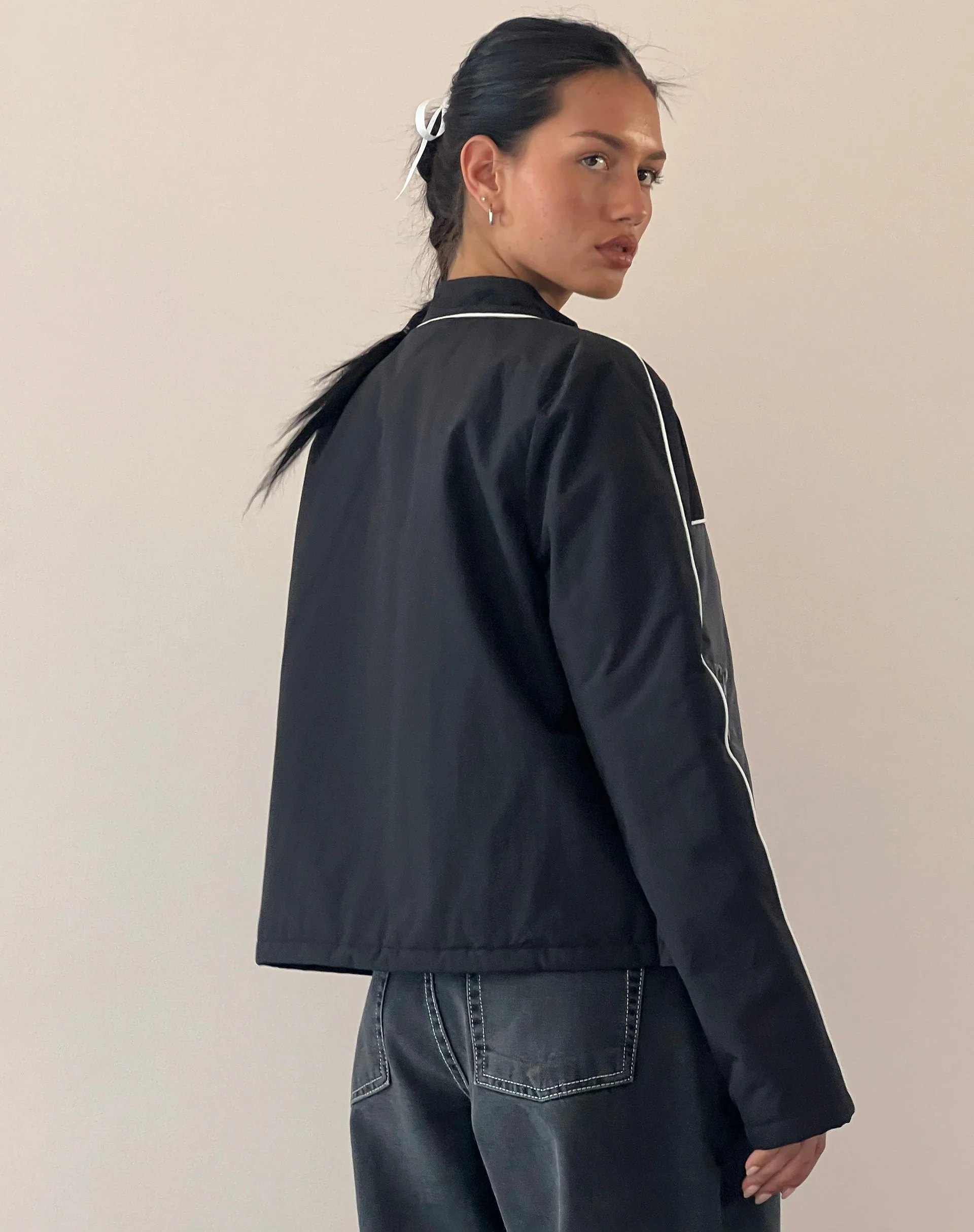 Indira Jacke in Schwarz und Dunkelgrau - Image 5
