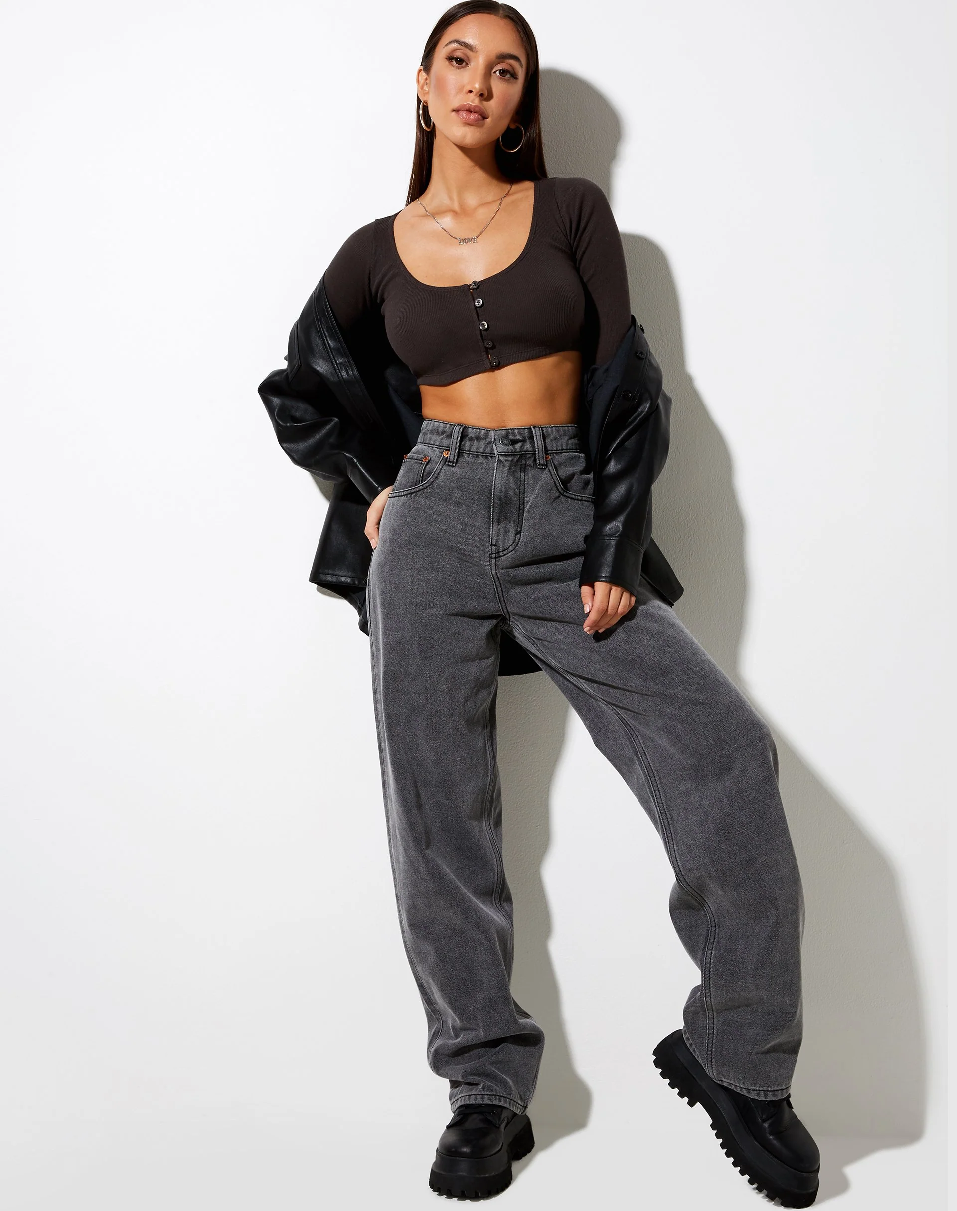 Ineke Crop Top In Rippe geschwärzt Perle - Image 3