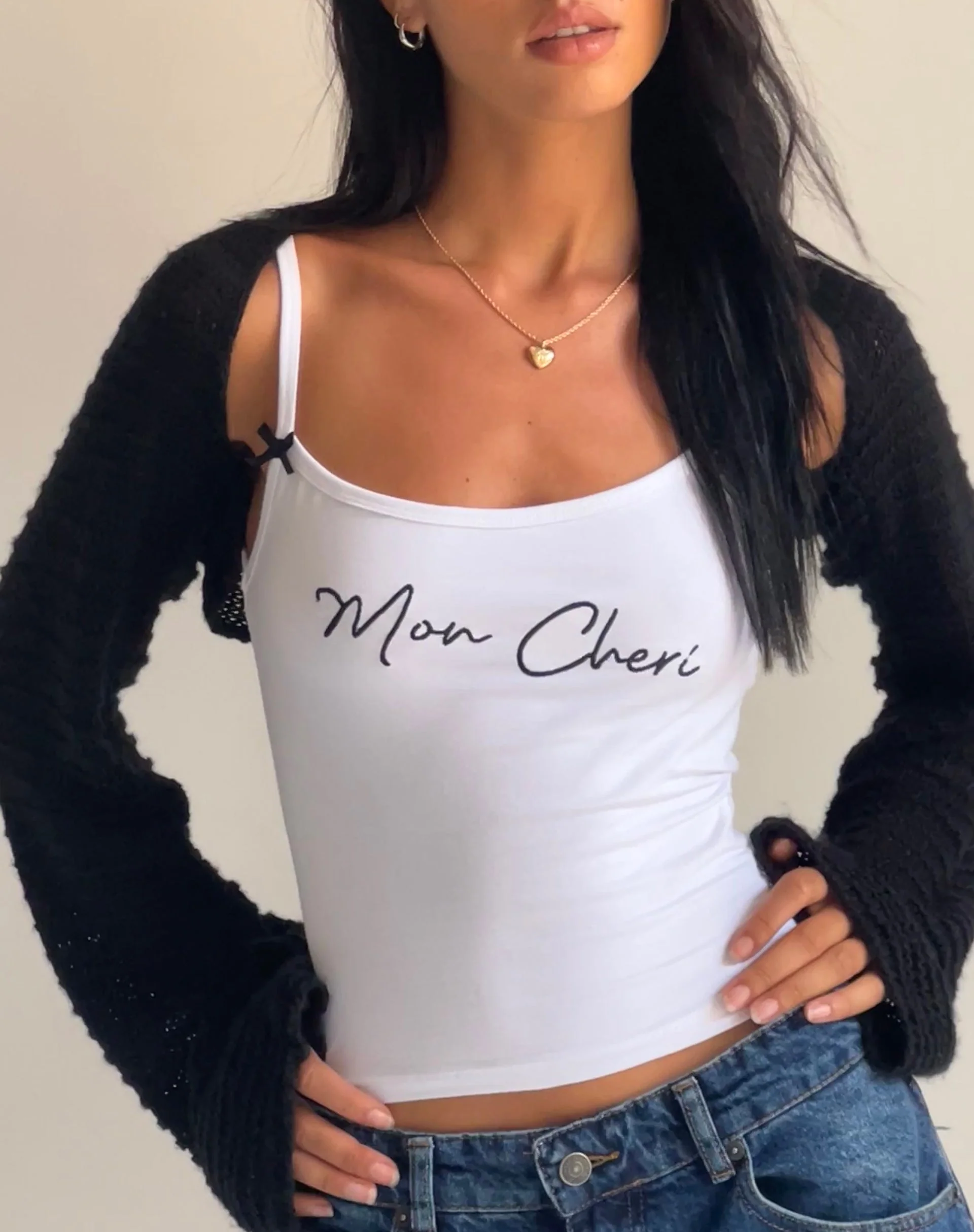 Isa Vest Top in Weiß mit Mon Cheri-Stickerei