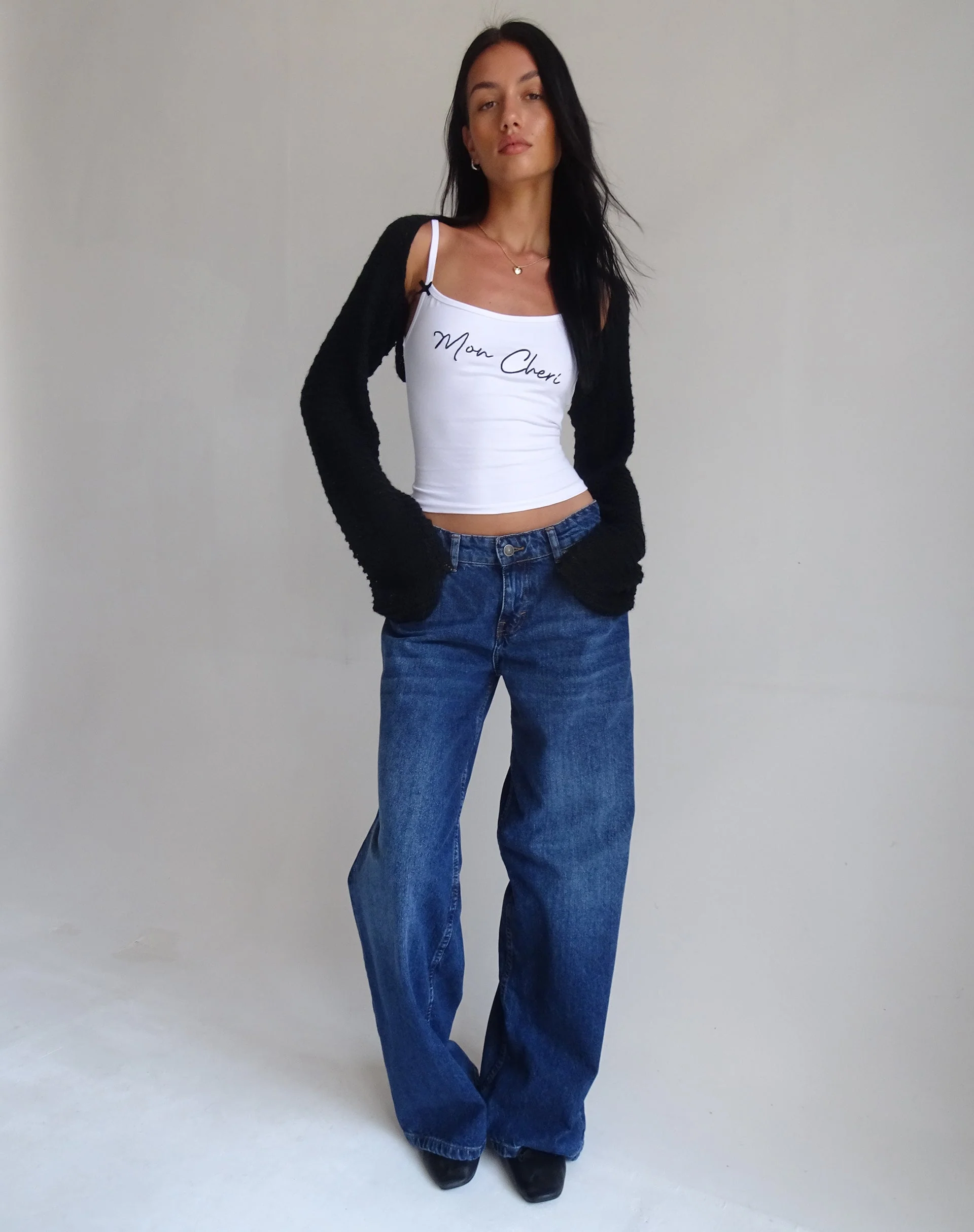 Isa Vest Top in Weiß mit Mon Cheri-Stickerei - Image 3
