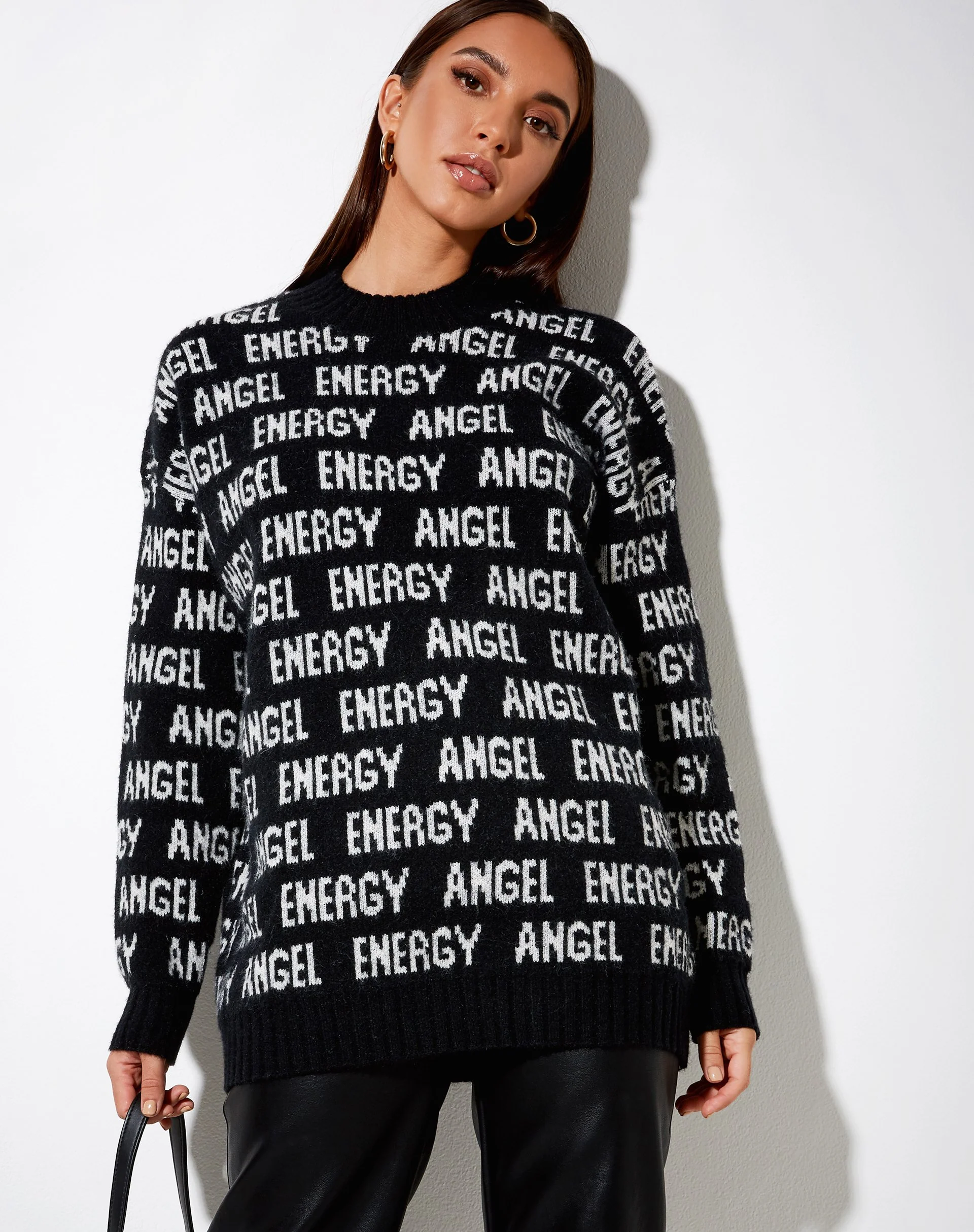 Iskov Pullover in Schwarz mit elfenbeinfarbenem Engel Energie - Image 2