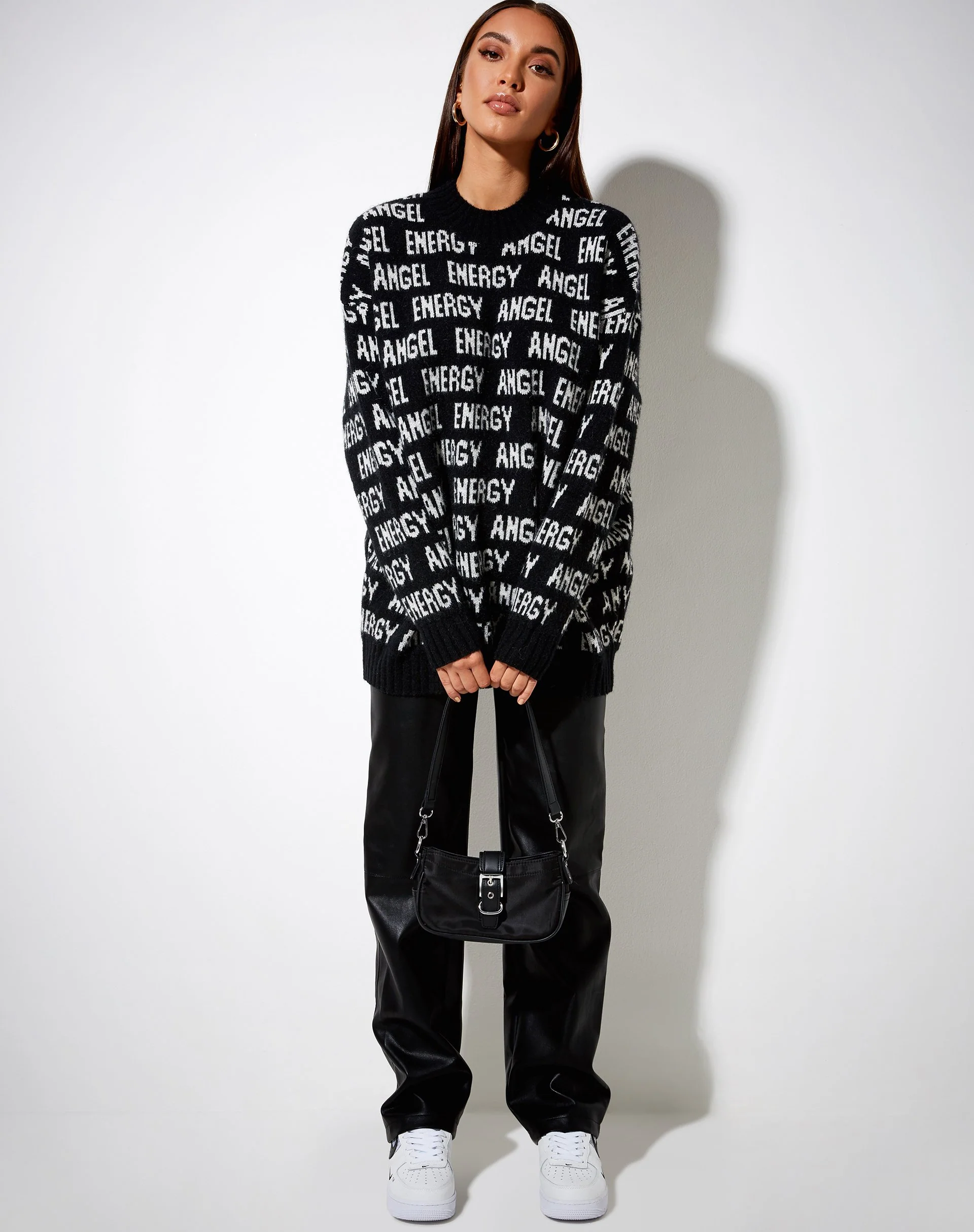 Iskov Pullover in Schwarz mit elfenbeinfarbenem Engel Energie - Image 4