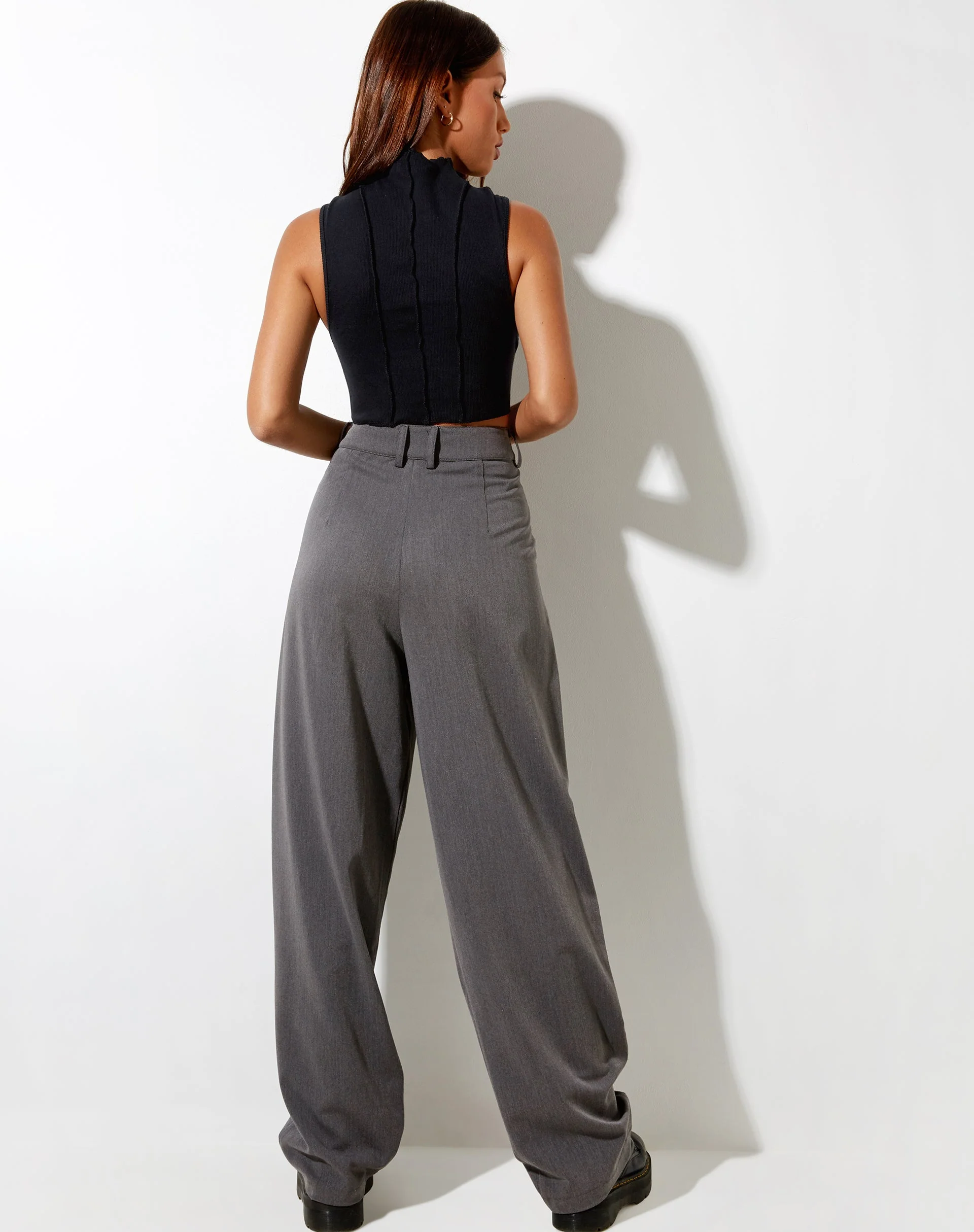 Ivy Vest Top aus schwarzer Rippe mit schwarzen Nähten - Image 5
