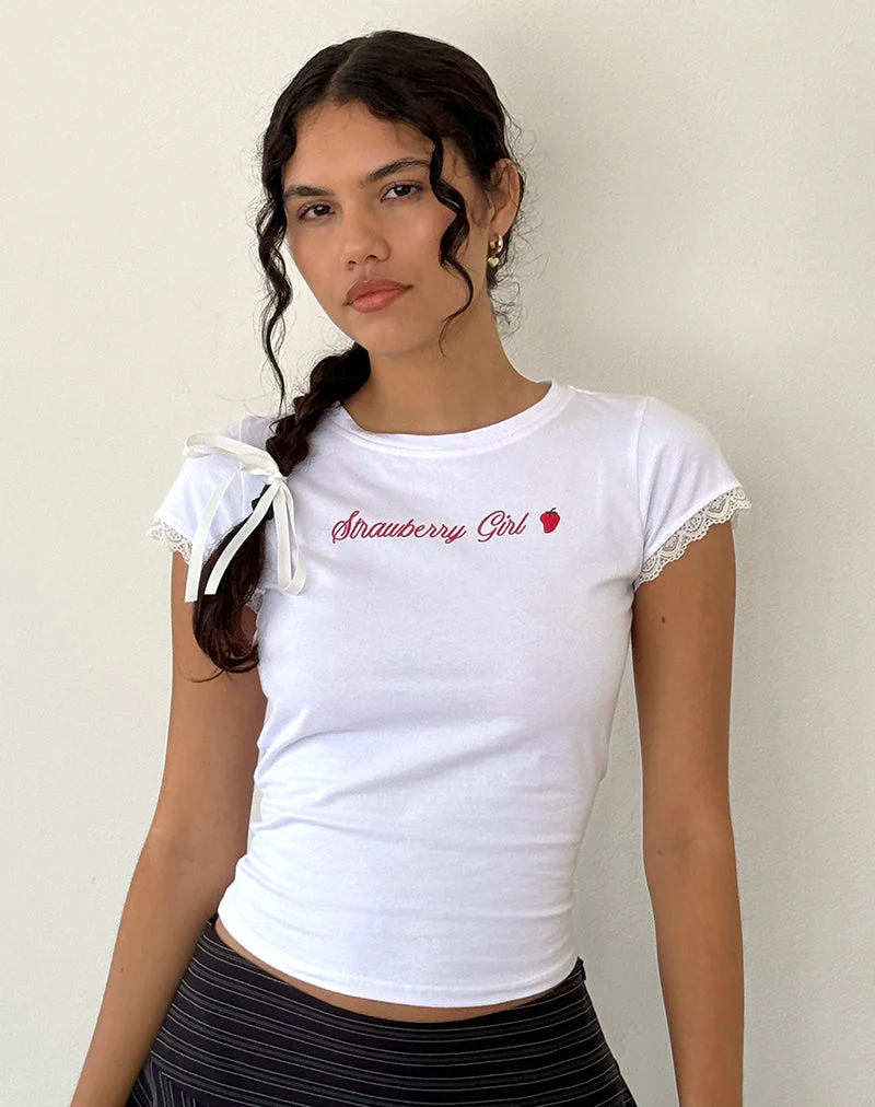 Izzy Top in Weiß Strawberry Girl Script