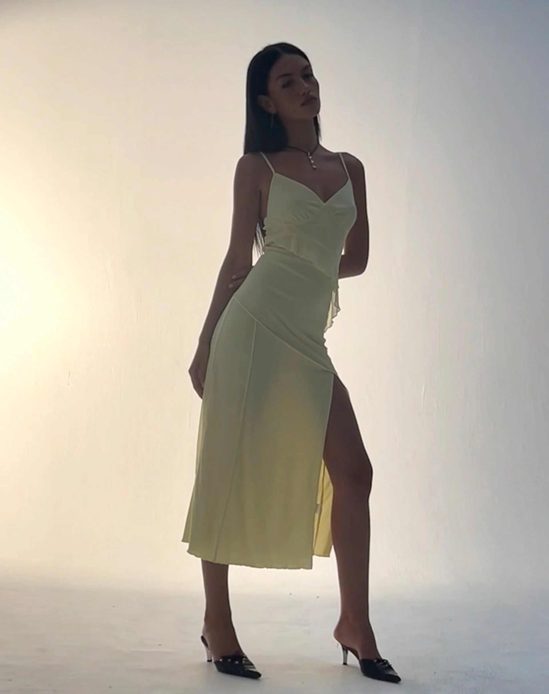 Jacy gerafftes Midikleid aus Mesh Lemon - Image 4