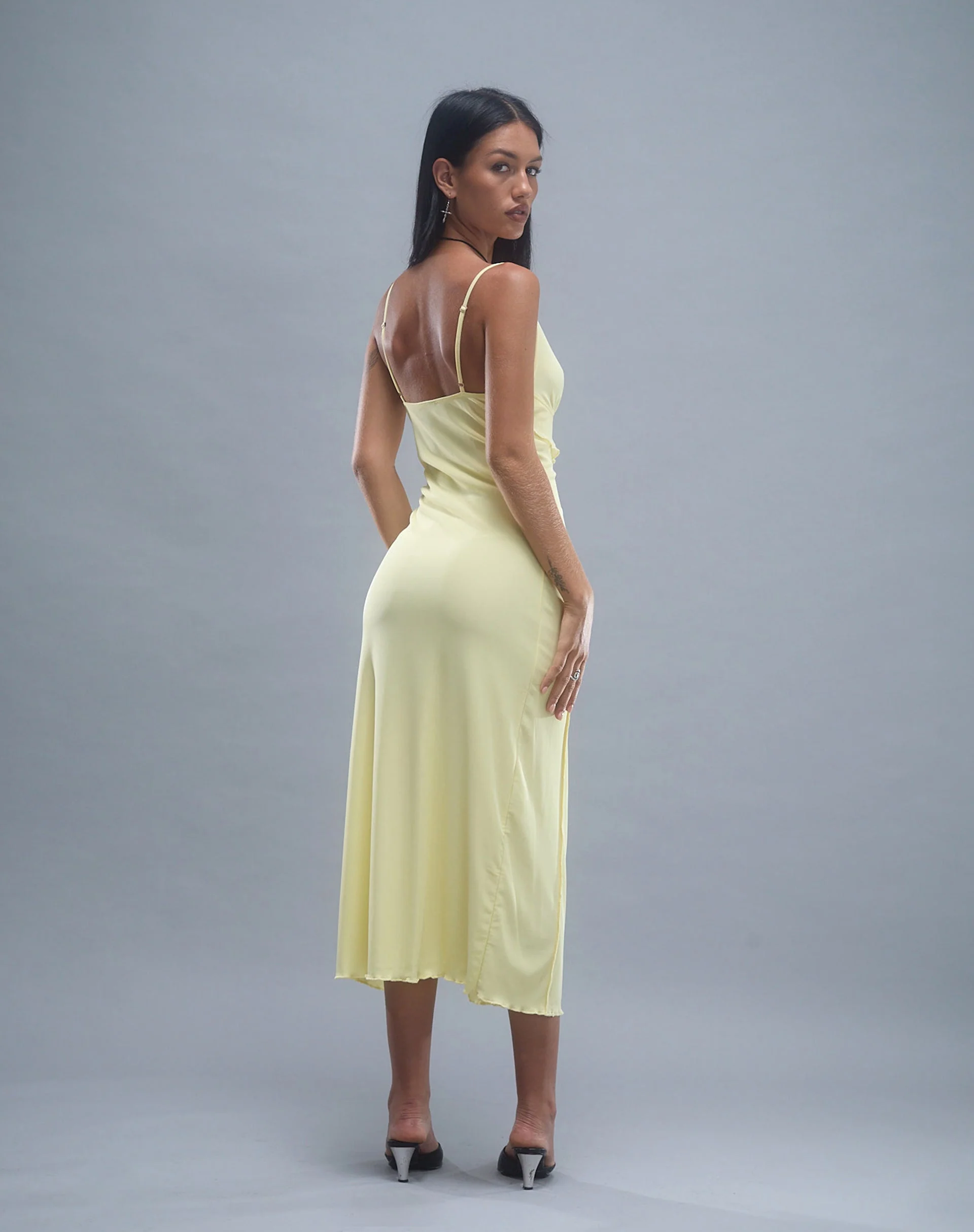 Jacy gerafftes Midikleid aus Mesh Lemon - Image 6