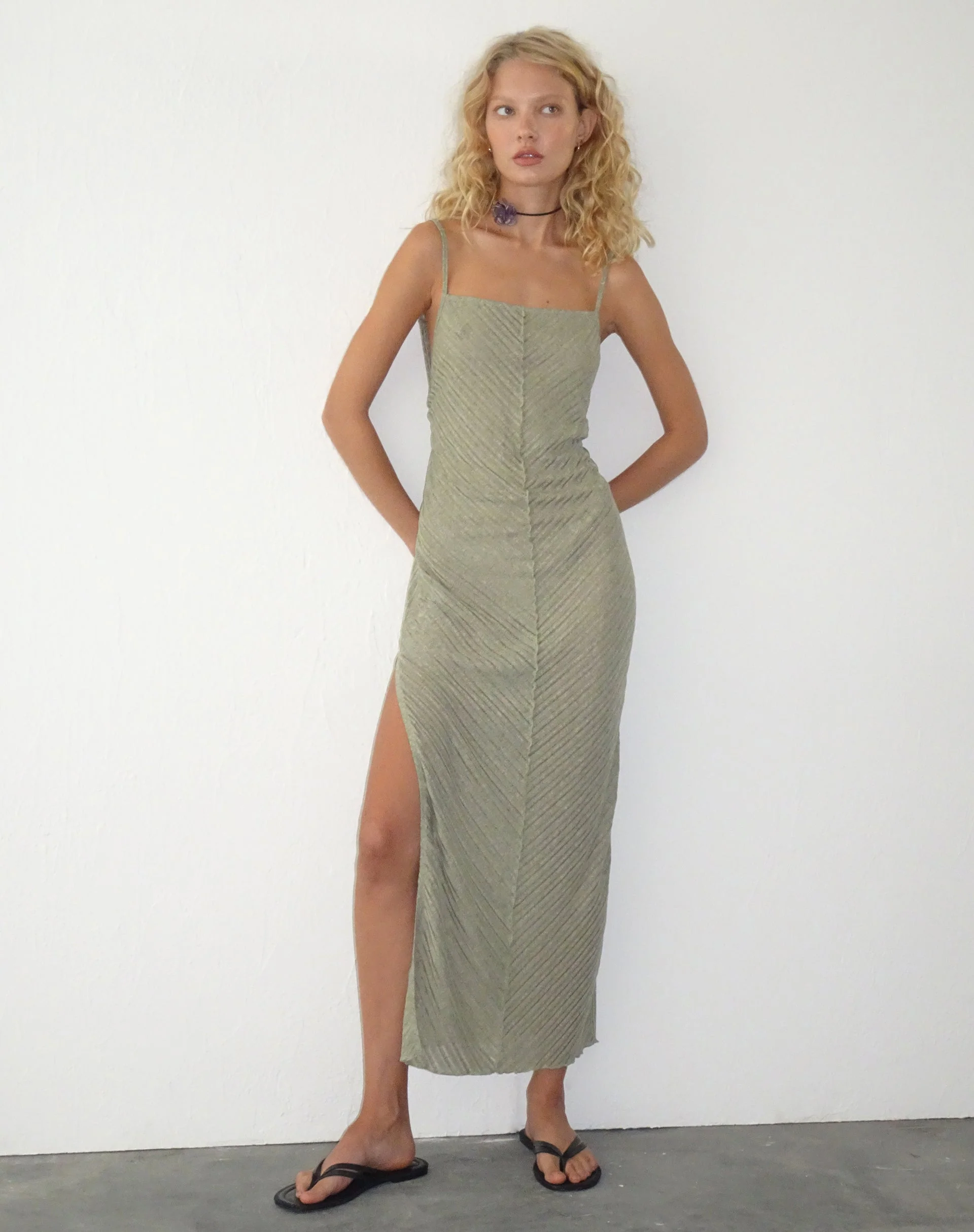 Jenaya Gestricktes Midikleid in Salbei