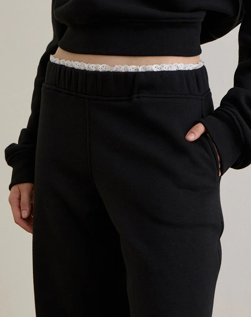 Jenita Loose Jogger in Schwarz mit weißem Picot-Besatz - Image 3
