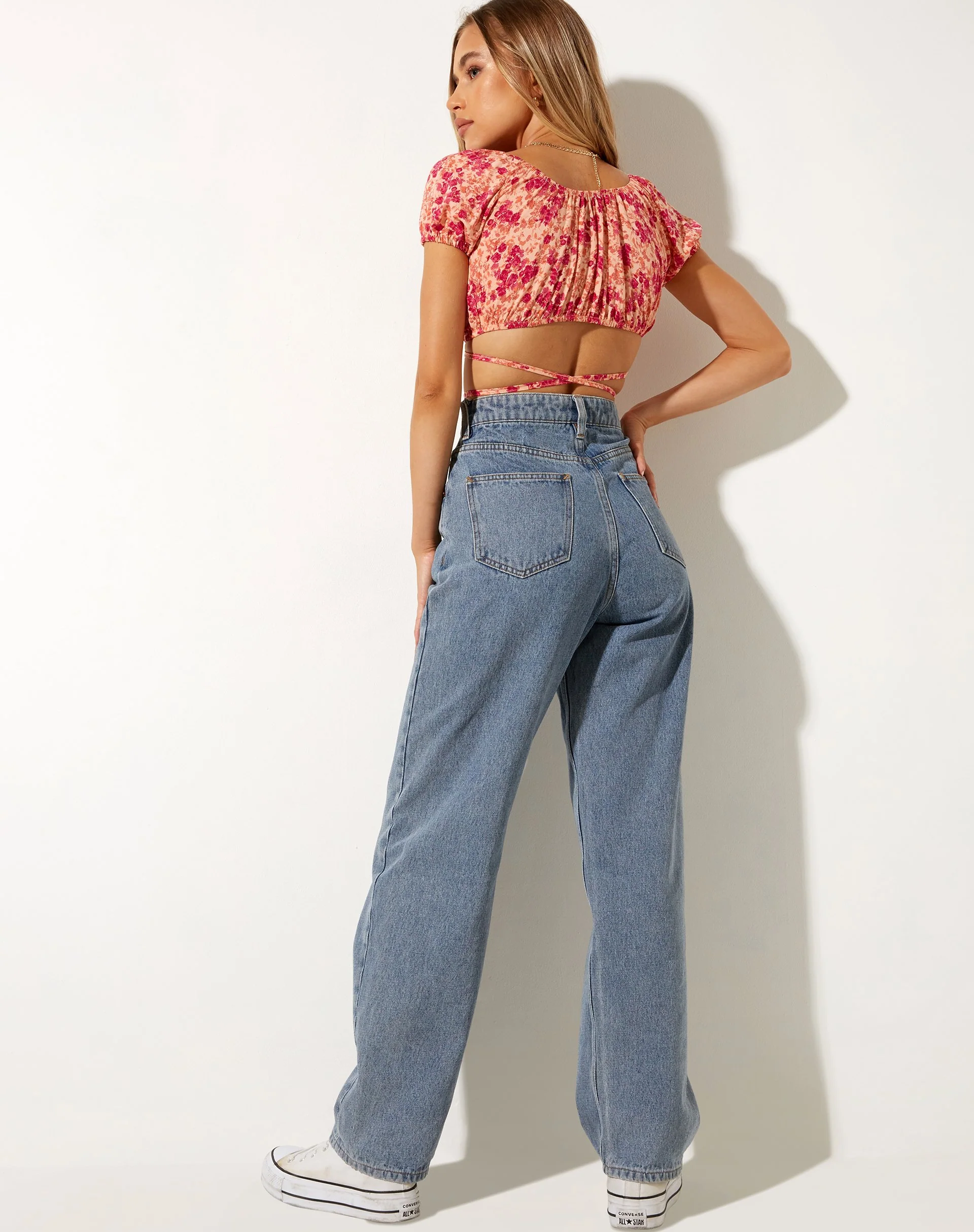 Jiena Crop Top in Dunkle Wildblume Cantaloupe - Image 6