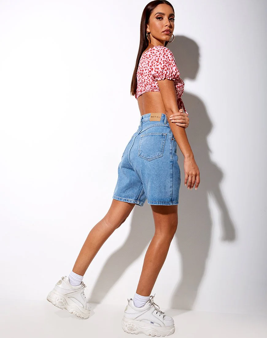 Jiha Crop Top in Ditsy Butterfly Pfirsich und Rot - Image 4