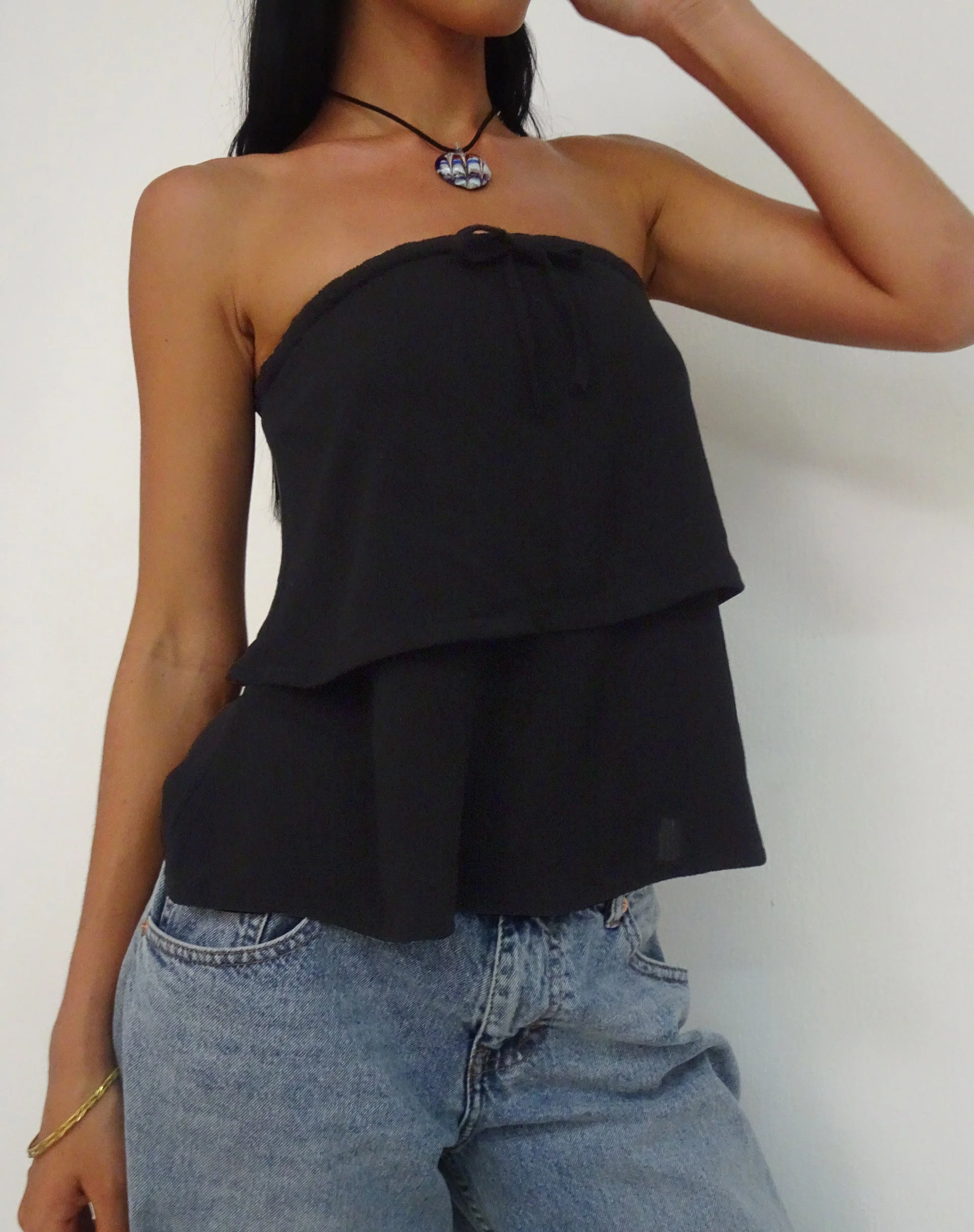 Jimin Layered Bandeau Top in Crinkle Schwarz - Image 2
