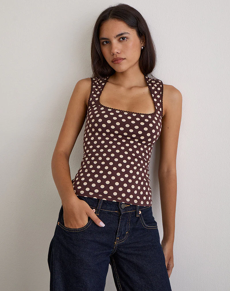 Jinalo Sweetheart Top in Braun mit kleinen cremefarbenen Polka-Prints - Image 4