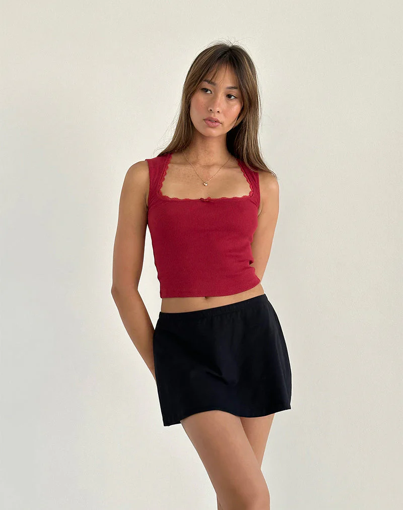 Jinila Top in Adrenalin Rot mit Spitzenbesatz und Schleife