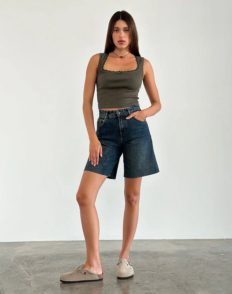Jinila Top in Olive mit Spitzenbesatz und Schleife - Image 2