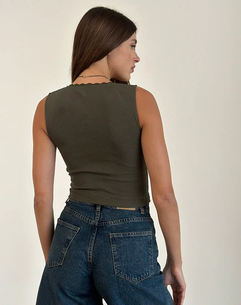 Jinila Top in Olive mit Spitzenbesatz und Schleife - Image 5