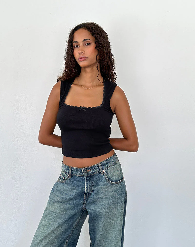 Jinila Top in Schwarz mit Spitzenbesatz und Schleife - Image 3