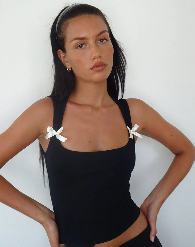 Jiniso Crop Top in Schwarz mit elfenbeinfarbenen Schleifen