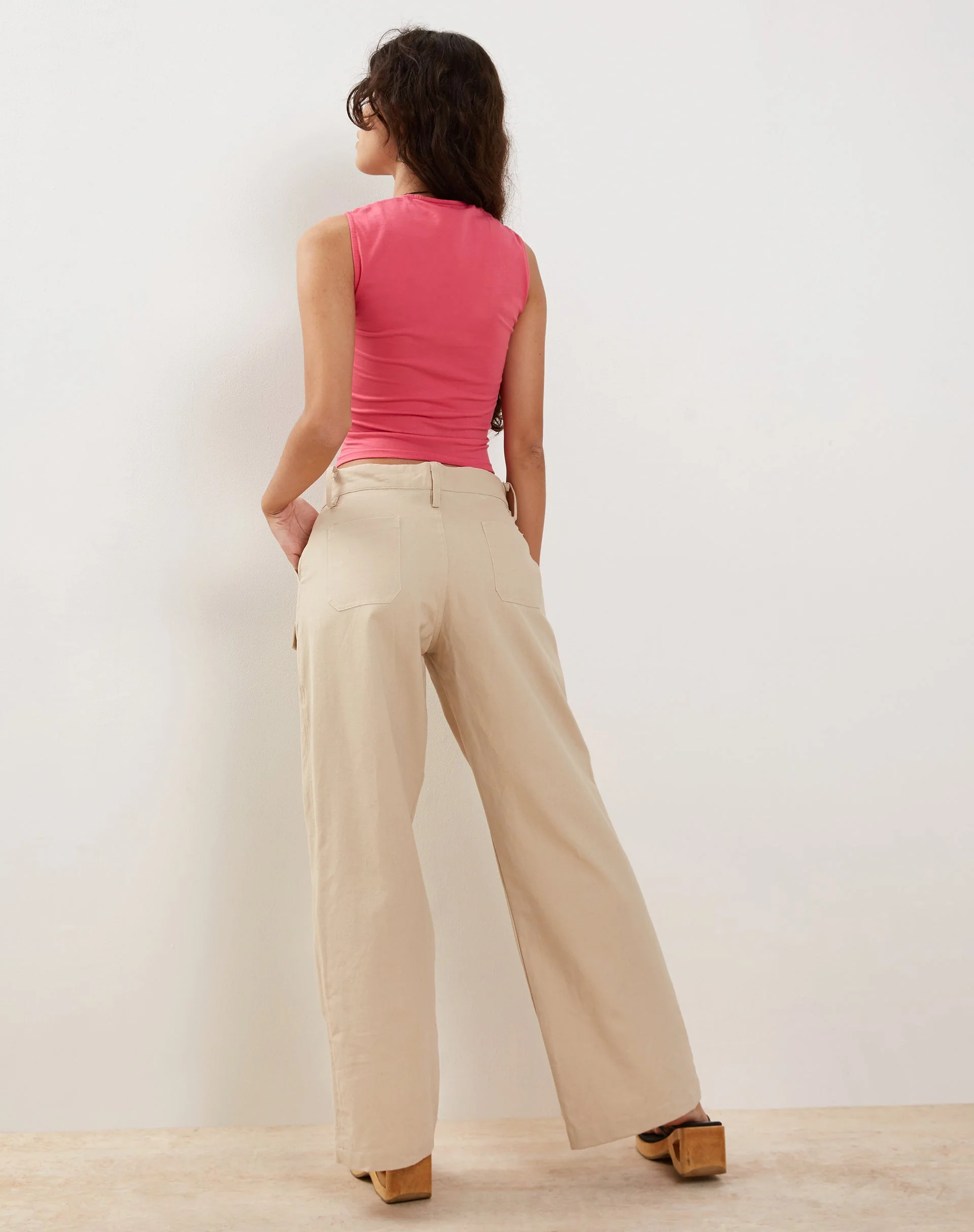Jinsu Crop Top in heißem Pink - Image 4