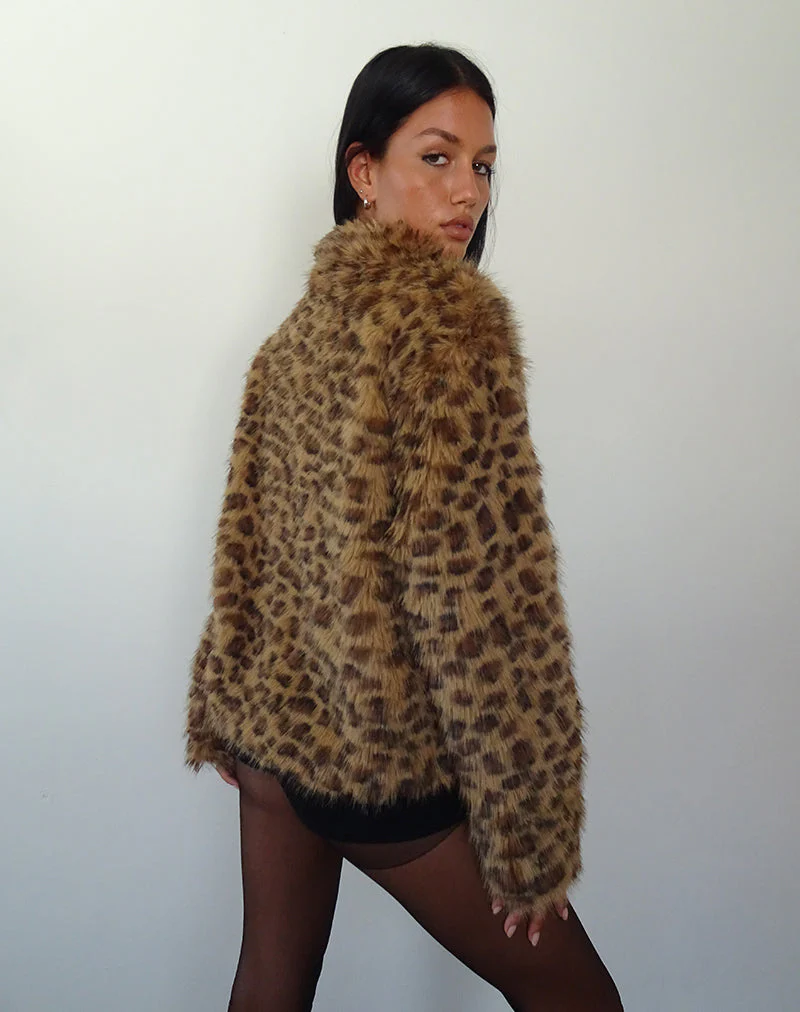 Joji Crop Jacke aus Kunstfell in Braun Leopard - Image 4